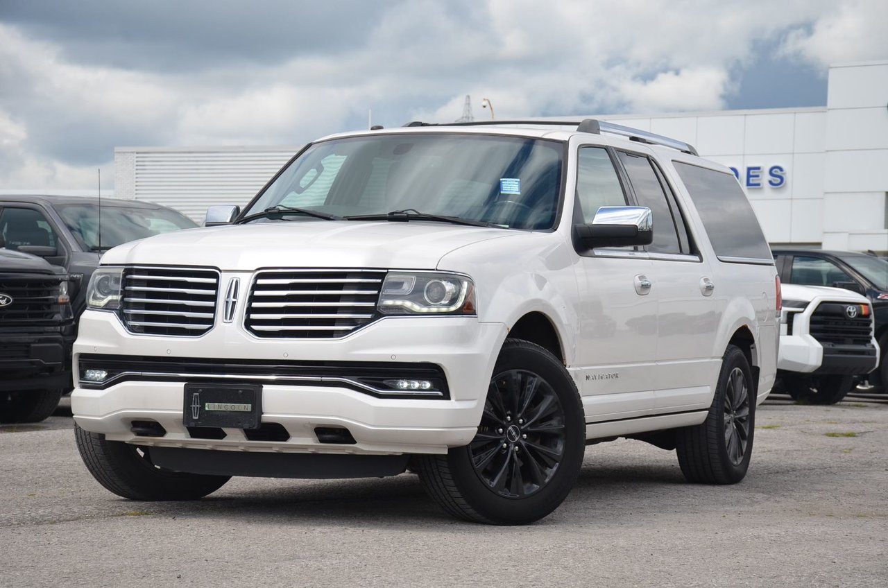 White 2017 Lincoln Navigator SUV / Crossover Four-Wheel Drive Automatic