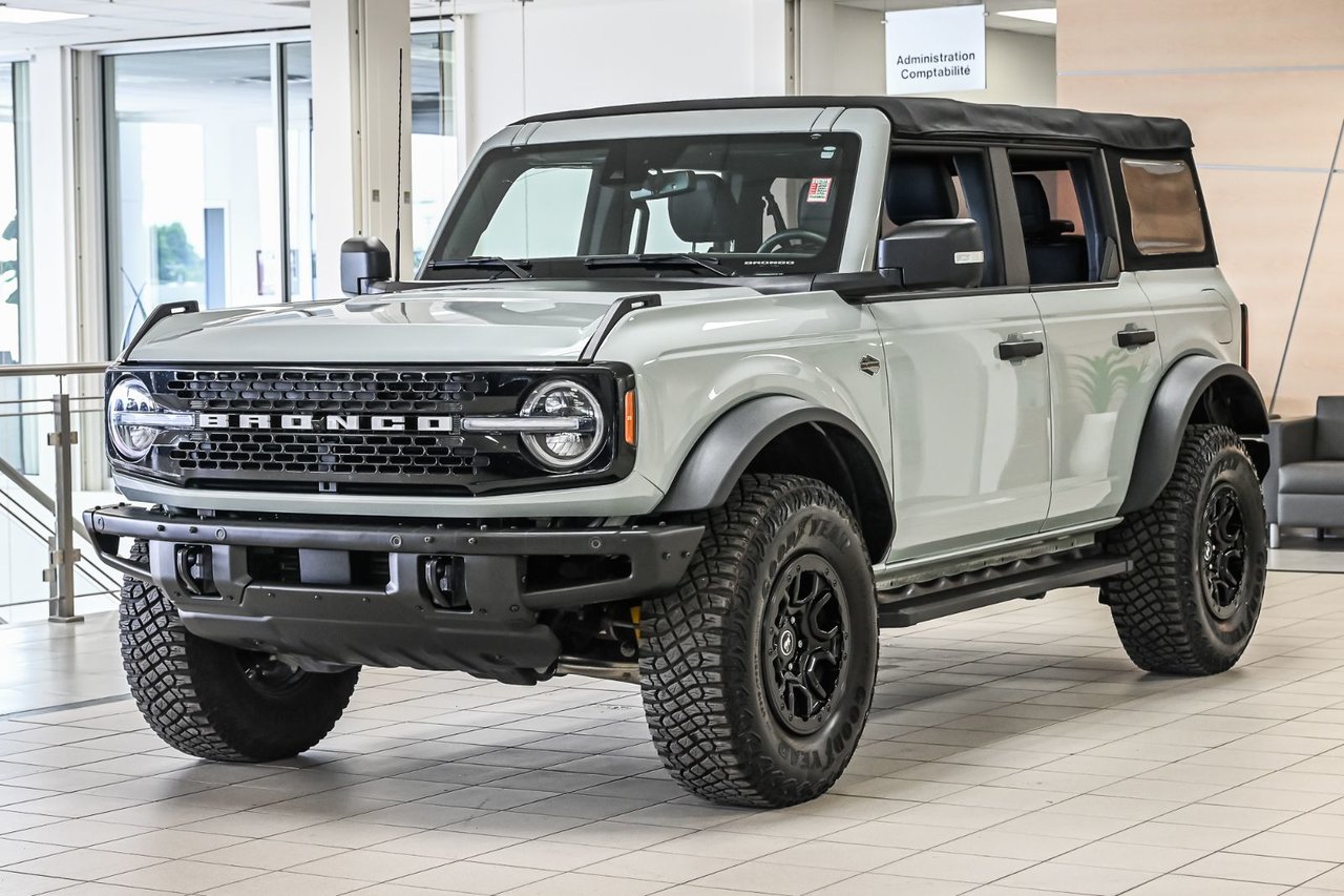 Gray 2022 Ford Bronco Wildtrak Advanced 4-Door 4WD SUV / Crossover Four-Wheel Drive Automatic