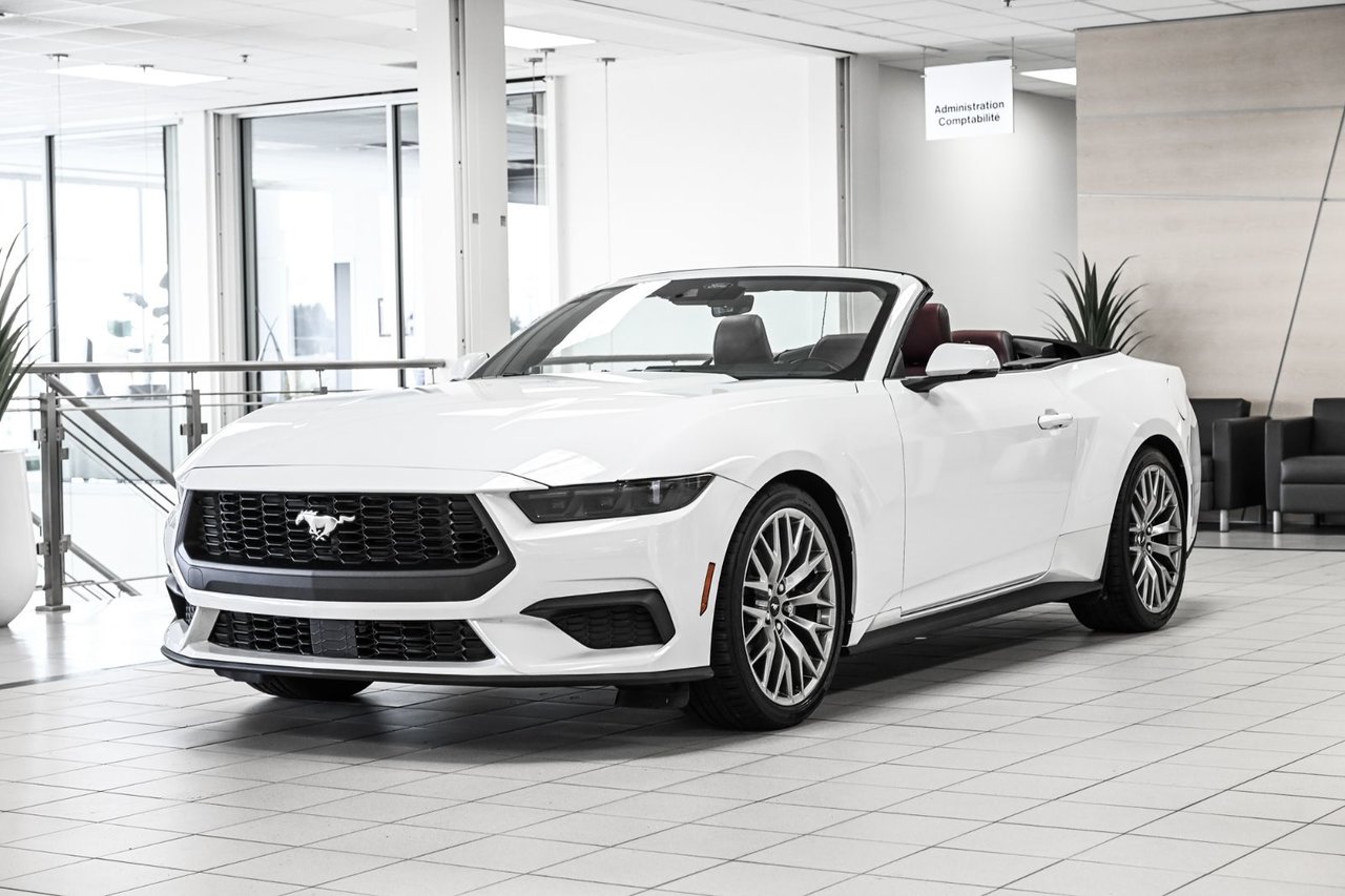 Oxford White 2026 Ford Mustang Convertible Rear-Wheel Drive Automatic