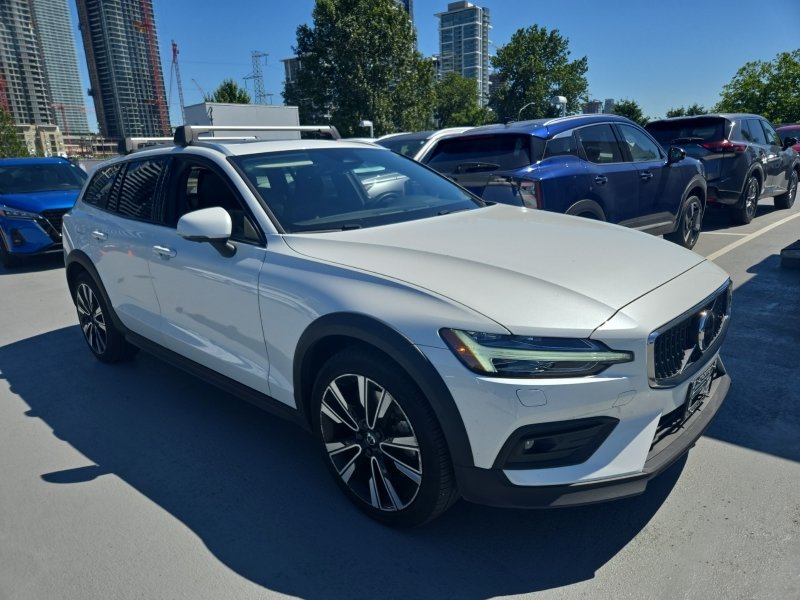 Crystal White Pearl Metallic 2023 Volvo V60 Wagon All-Wheel Drive Automatic