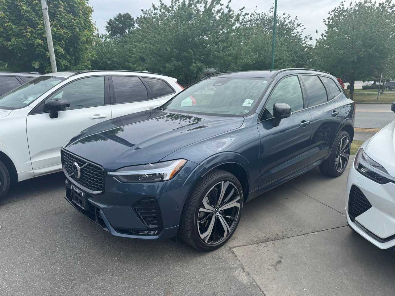 2023 Volvo XC60 B6 Ultimate Dark Theme AWD