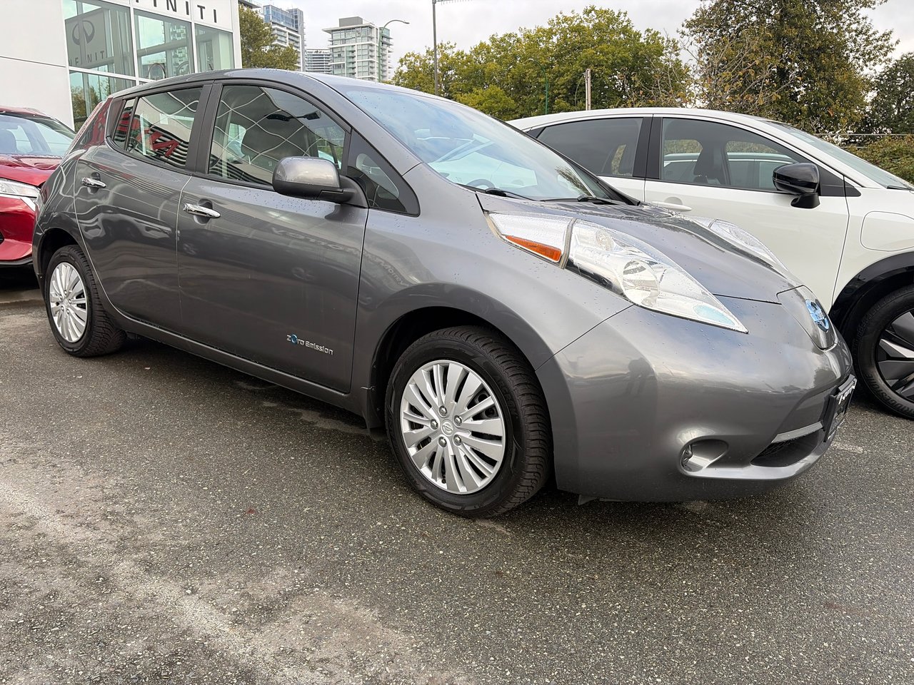 Gray (Gun Metallic) 2015 Nissan LEAF Hatchback Front-Wheel Drive Automatic