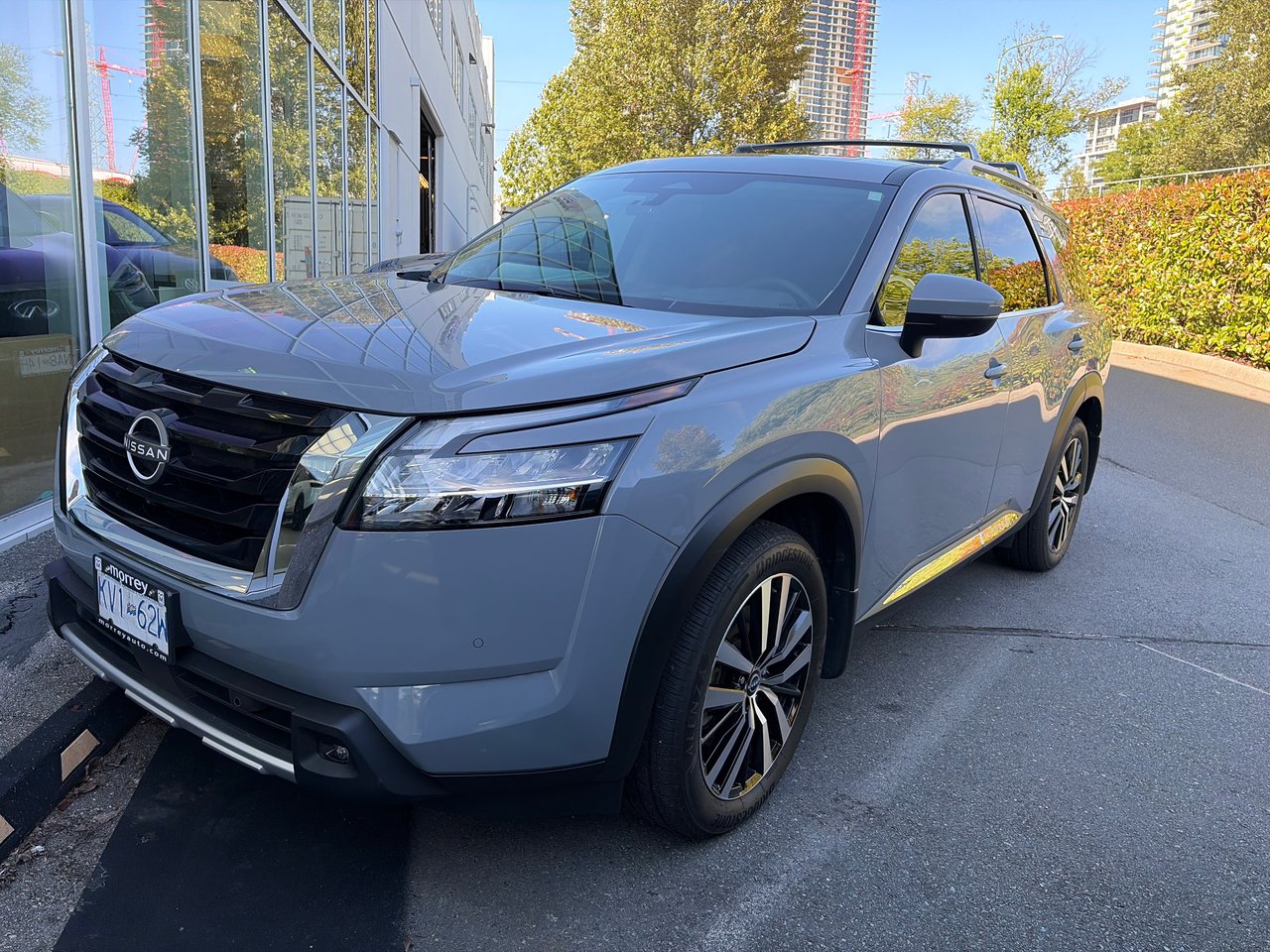 Boulder Gray Pearl 2025 Nissan Pathfinder Platinum 4WD SUV / Crossover All-Wheel Drive Automatic