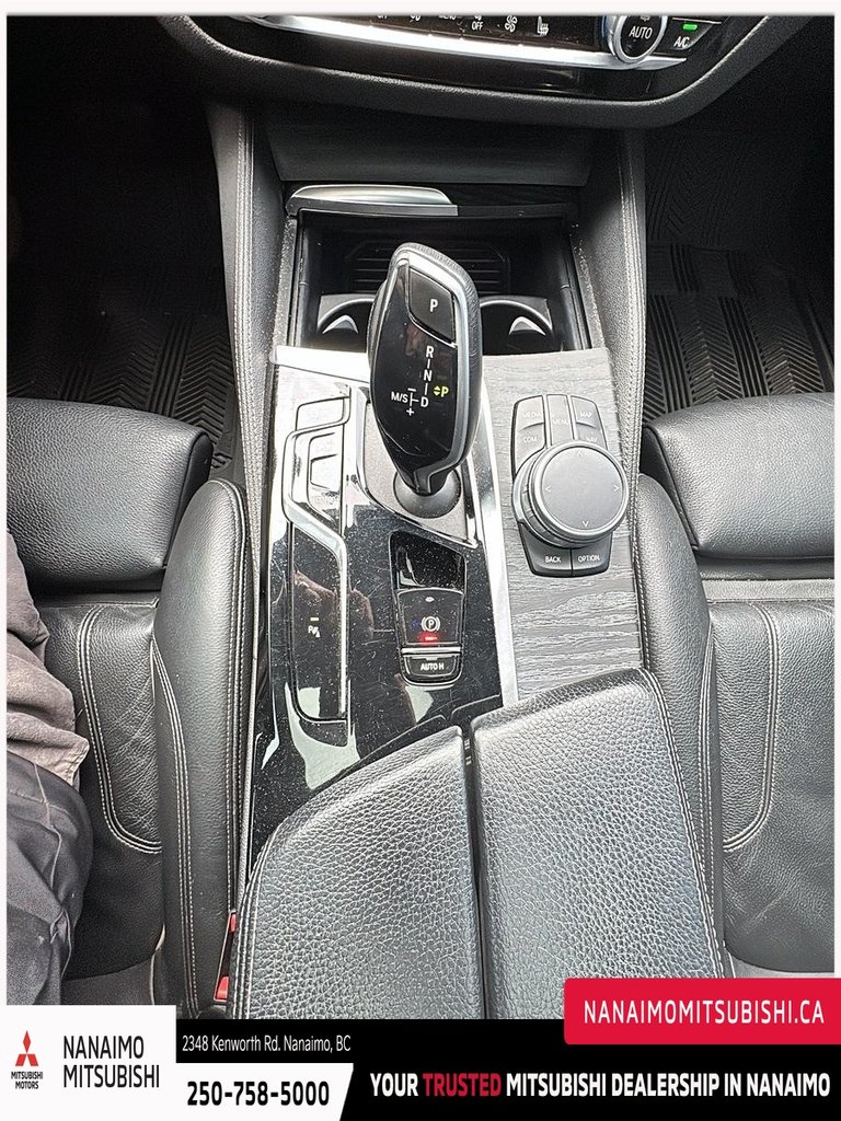 2021 BMW 5 Series 530i xDrive-17