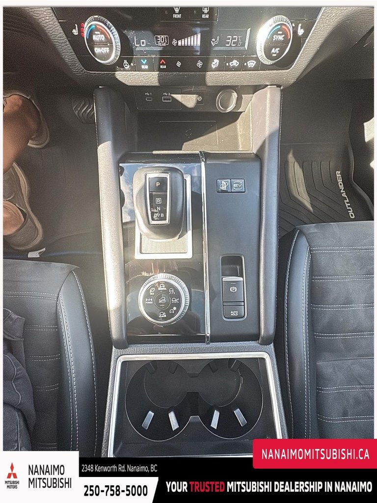2024 Mitsubishi Outlander PHEV LE-18