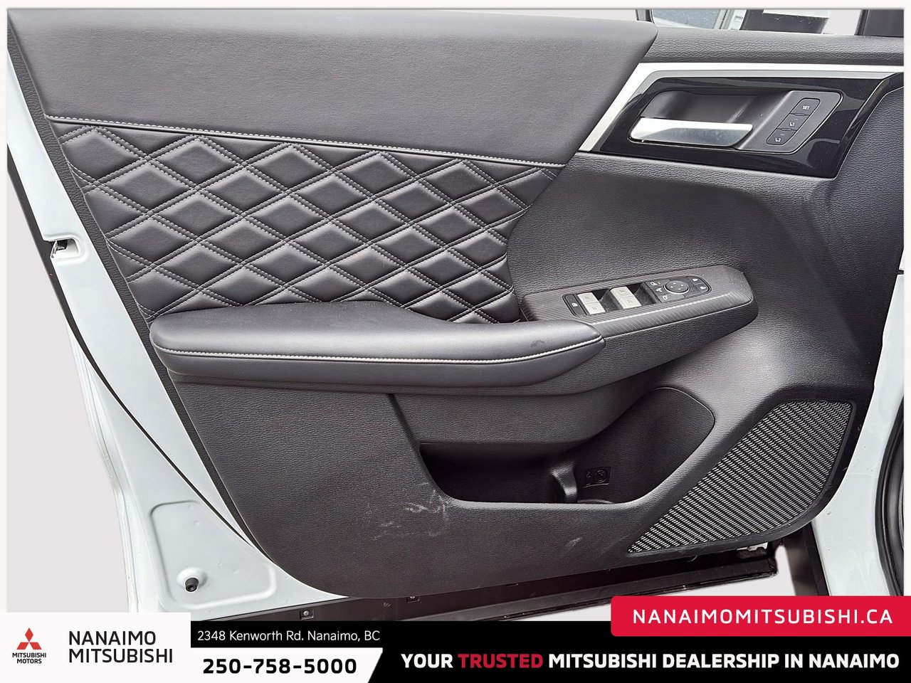 2025 Mitsubishi Outlander PHEV SEL-11