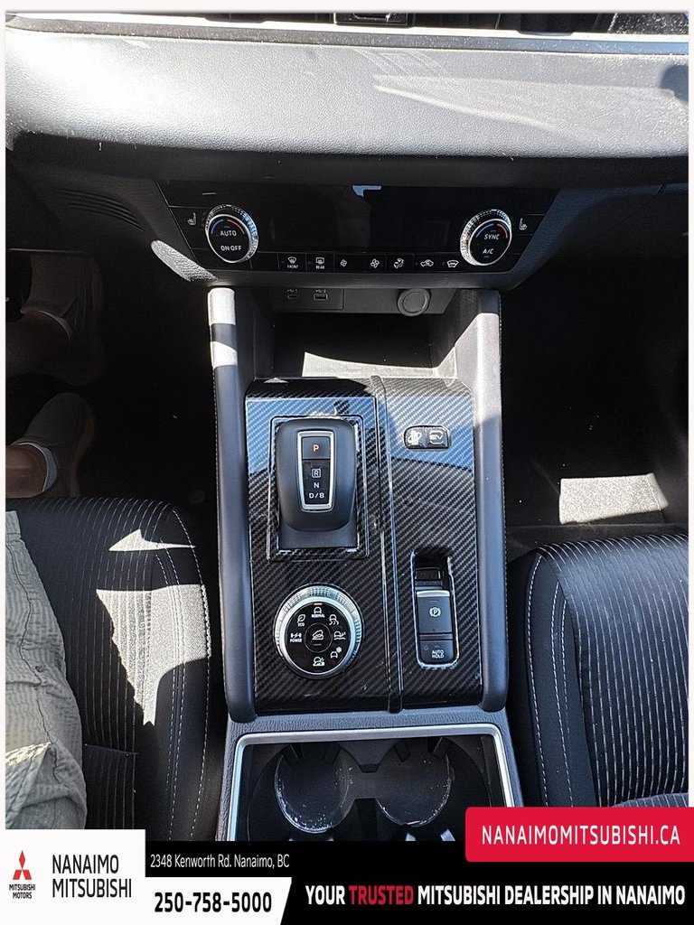 2025 Mitsubishi Outlander PHEV ES-17