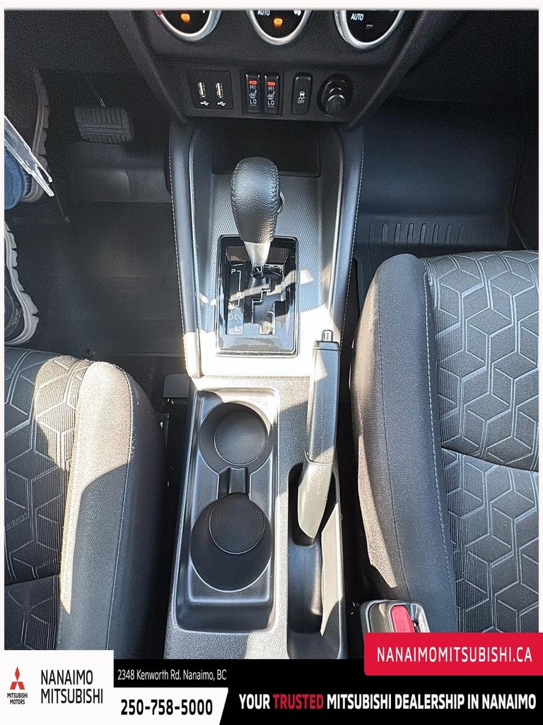 2025 Mitsubishi RVR SE-17