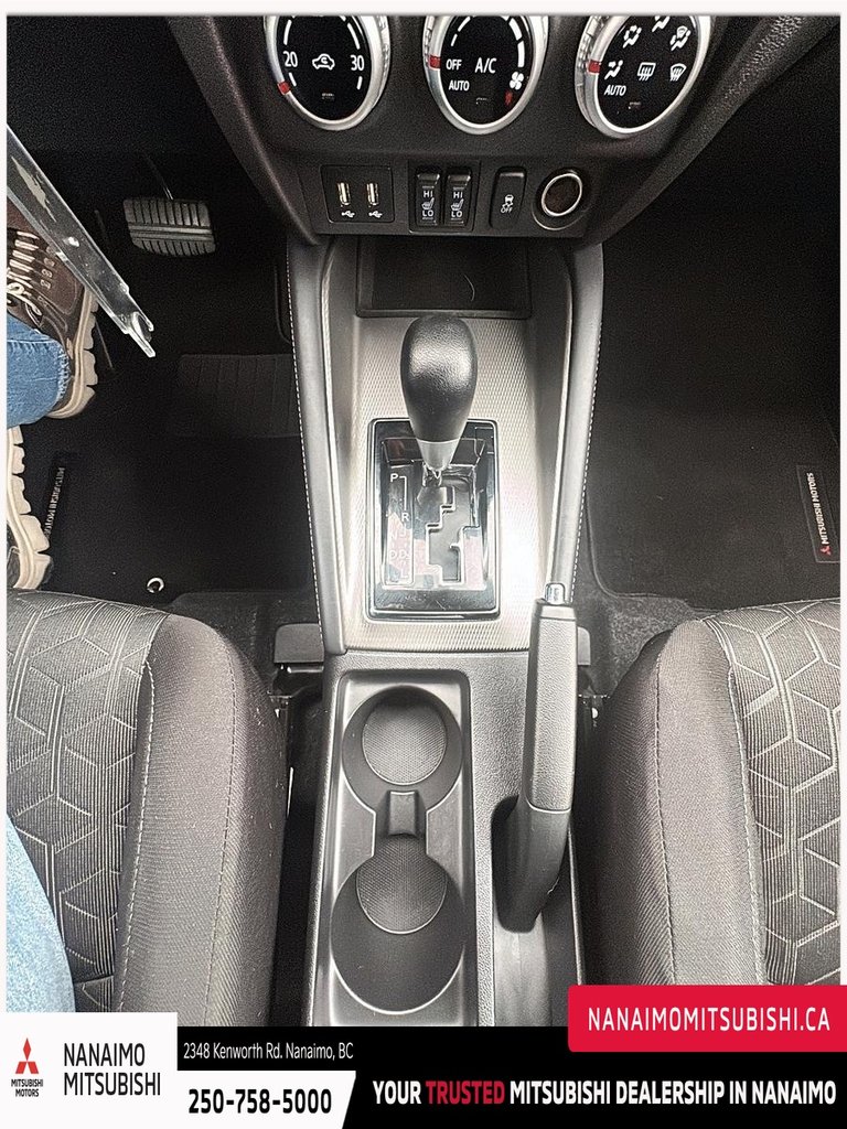 2025 Mitsubishi RVR ES-17