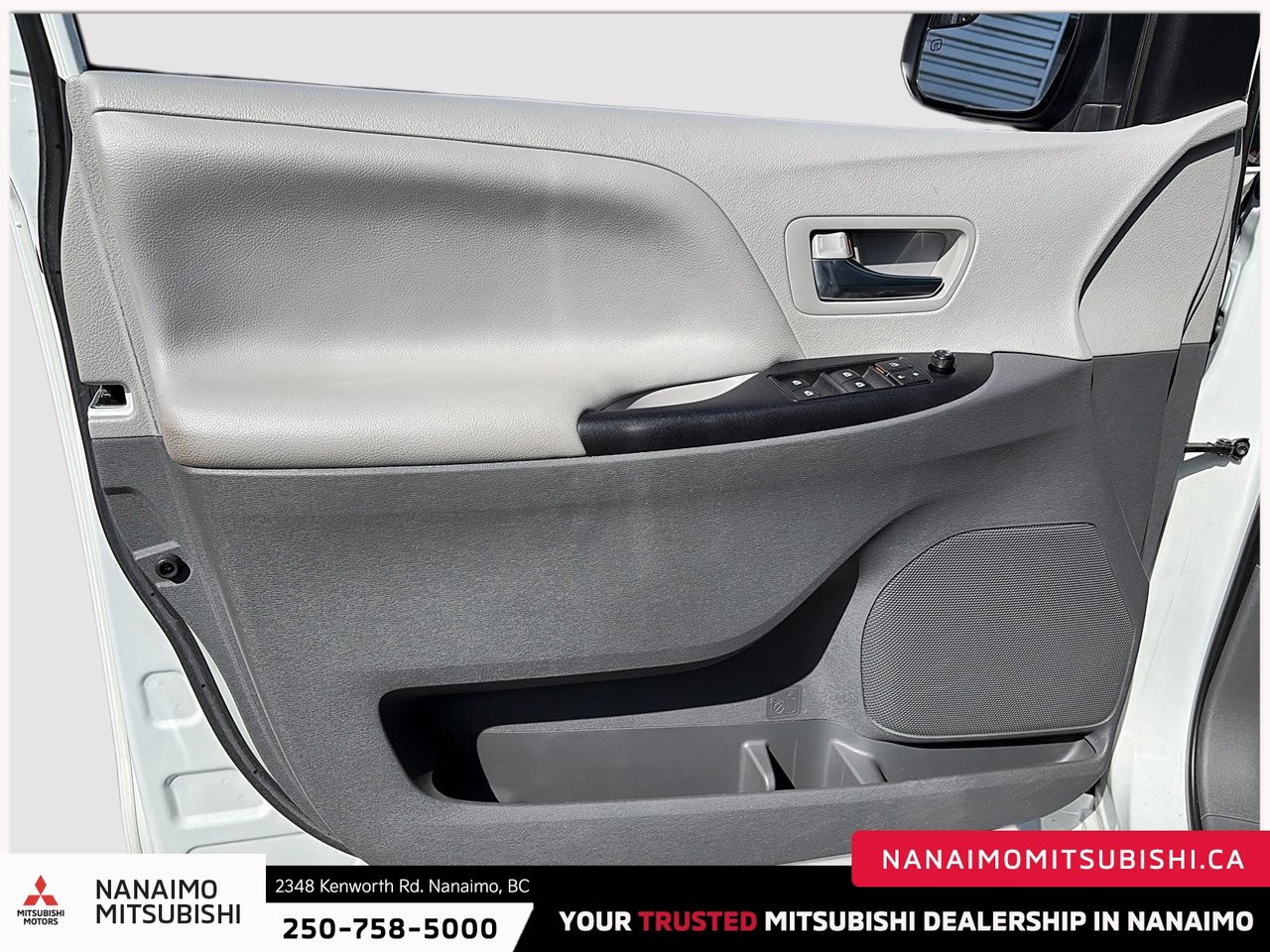 2020 Toyota Sienna LE-11