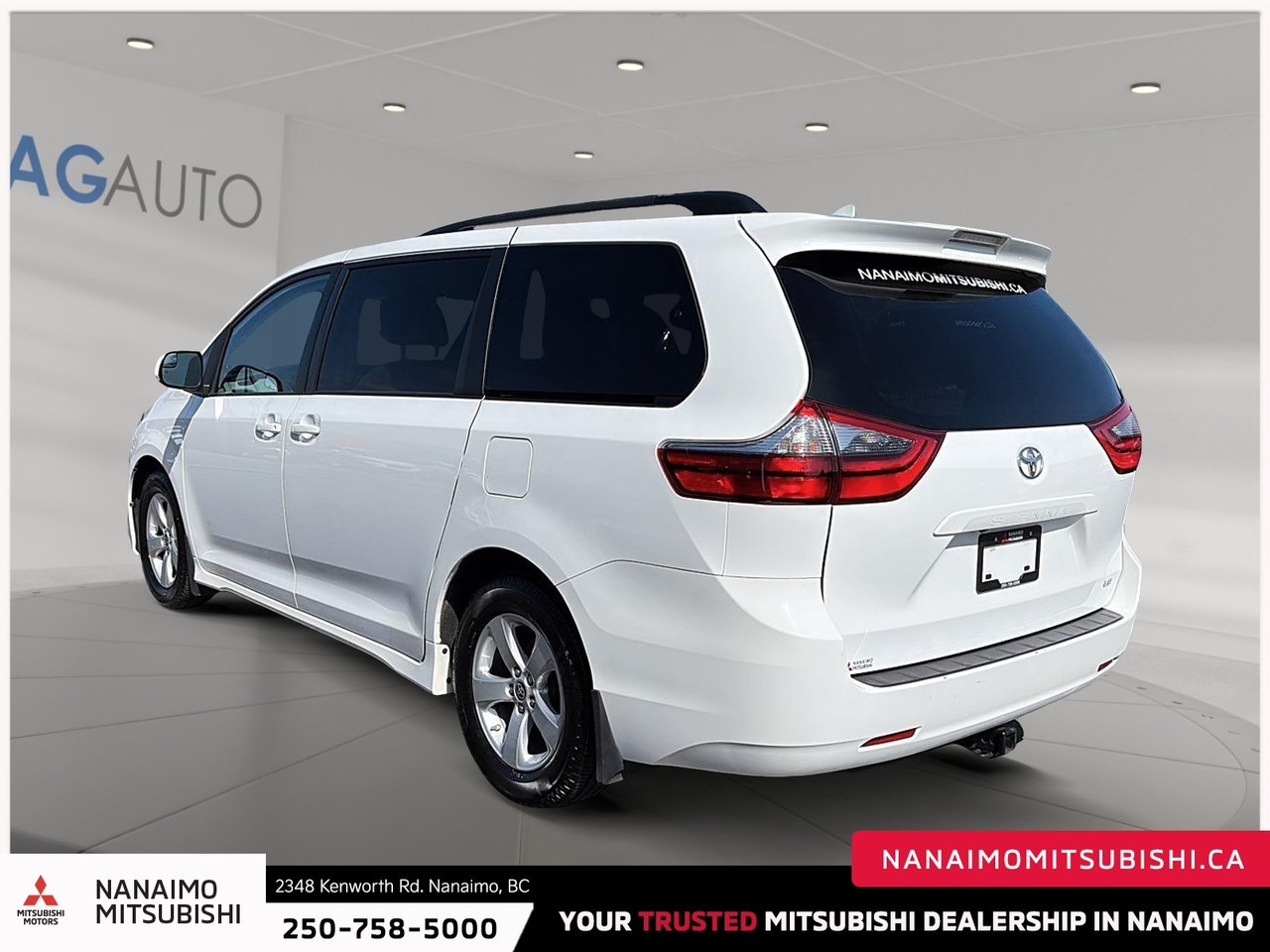 2020 Toyota Sienna LE-4