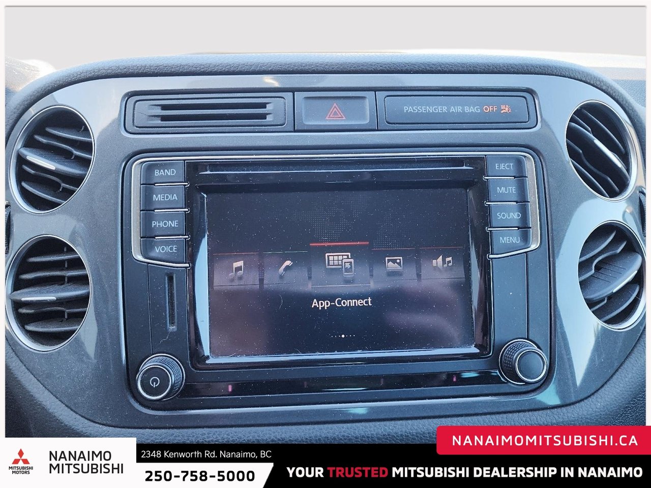 2017 Volkswagen Tiguan Wolfsburg Edition-17