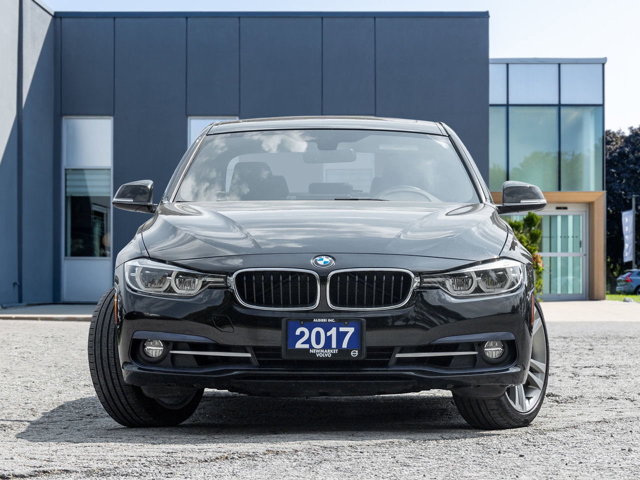 BMW 3 Series 4dr Sdn 330i xDrive AWD  LOW MILEAGE  TRADE IN 2017-1