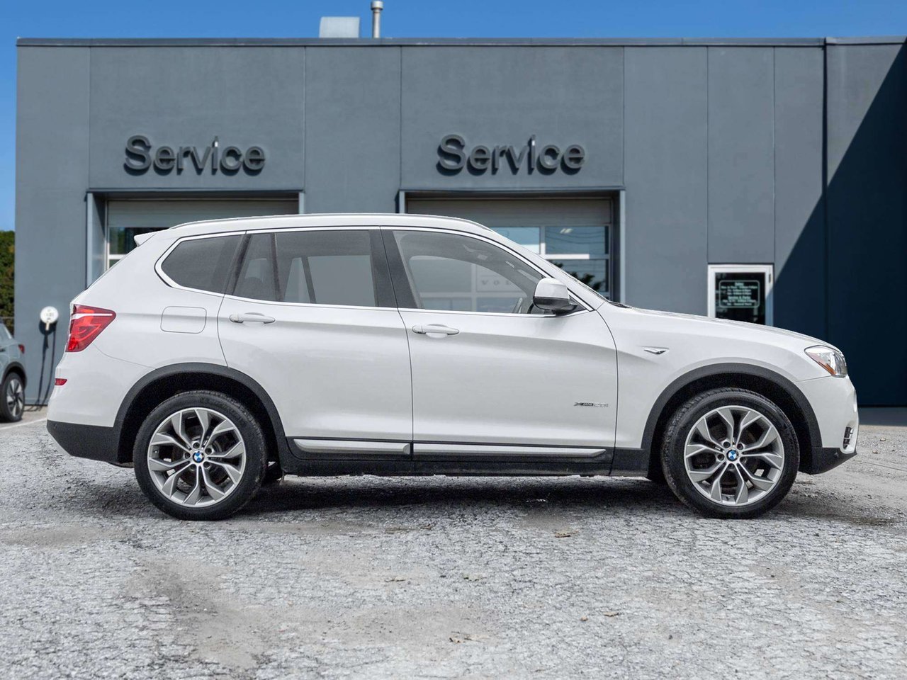 BMW X3 xDrive^Trade In^No Accidents^Well Maintained 2017-4