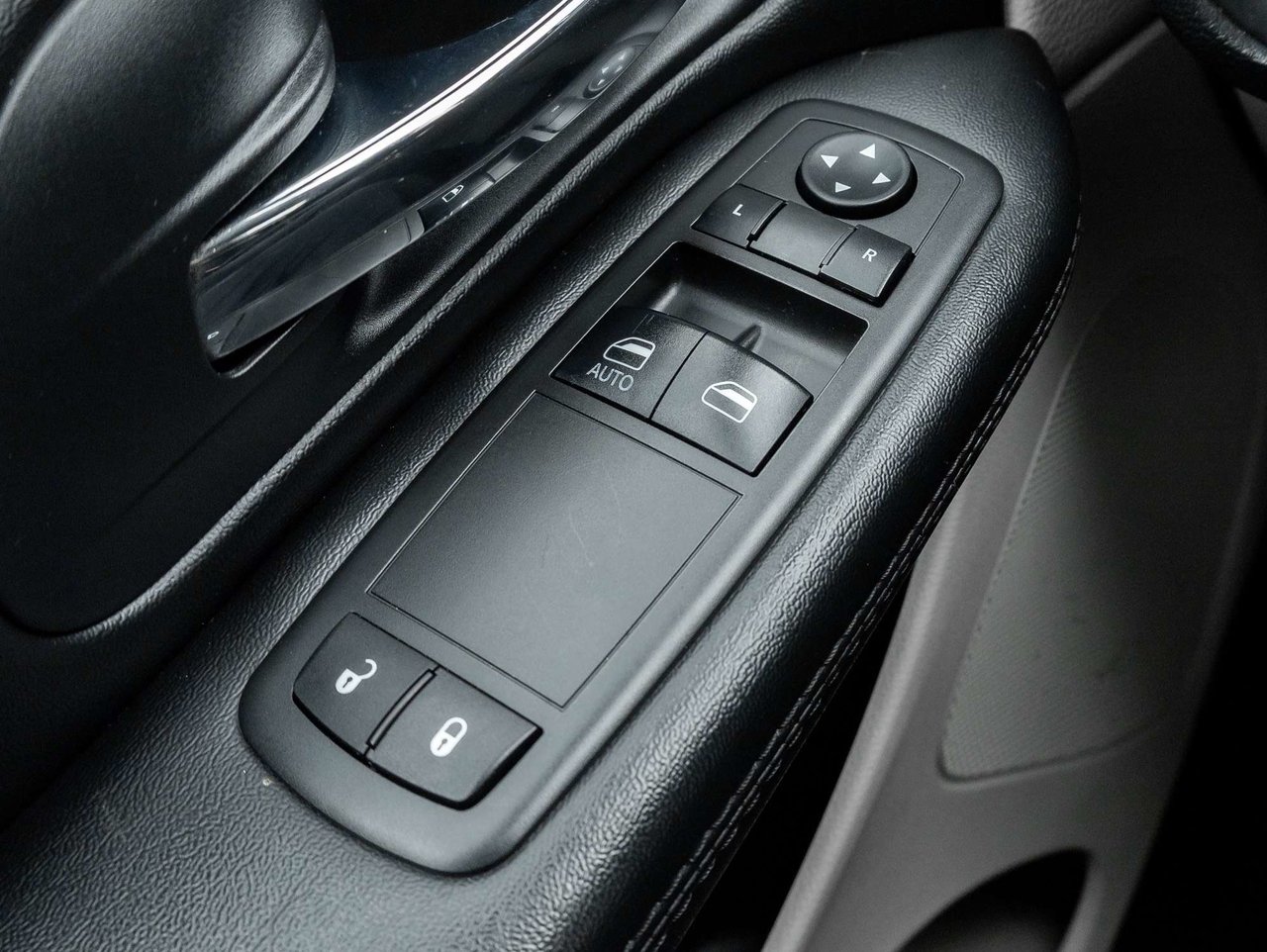 2019 Dodge Grand Caravan SXT-12