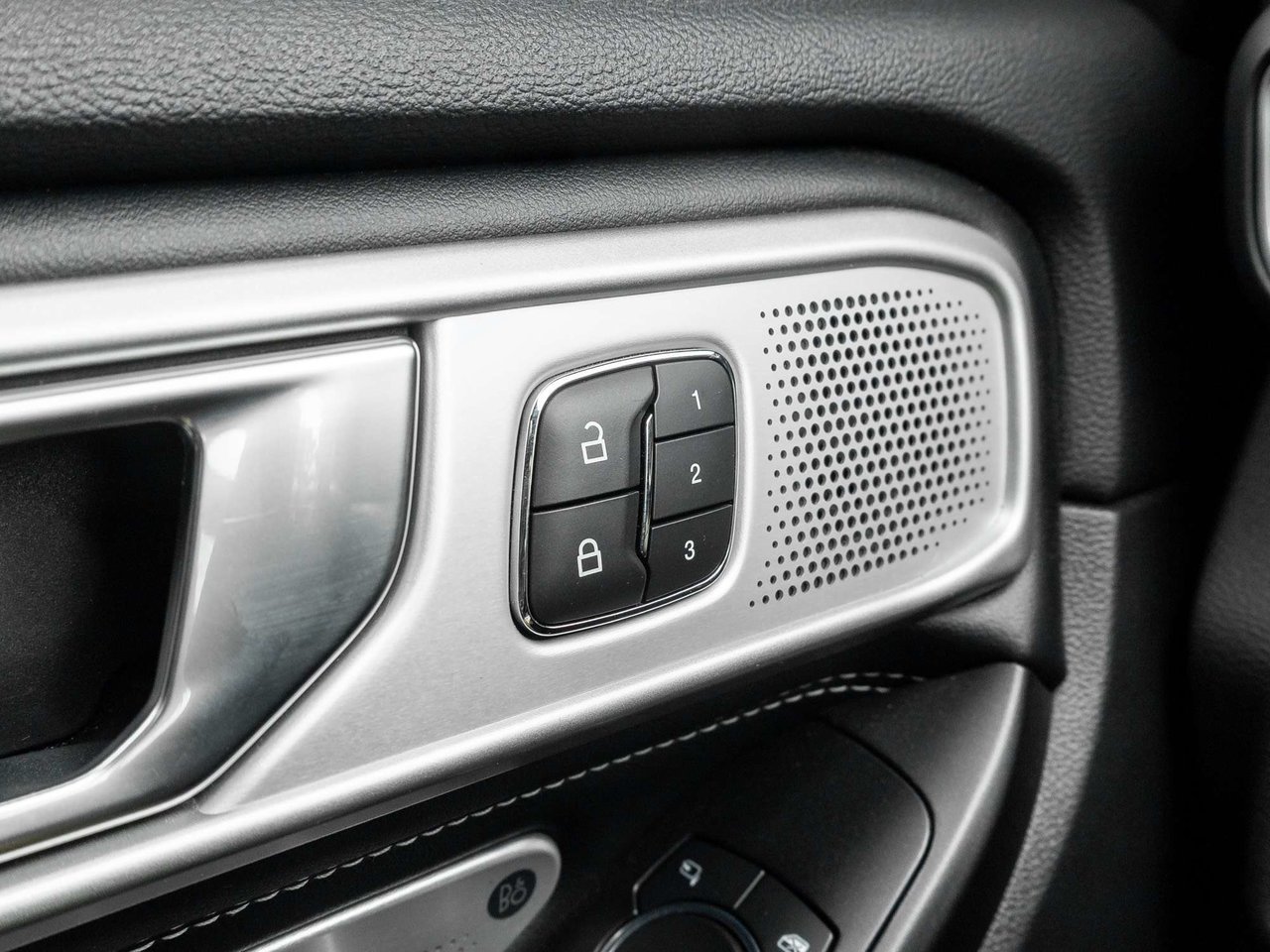 2020 Ford Explorer ST  TRADE IN ONE OWNER  WELL MAINTAINED  B&O AUDIO-15