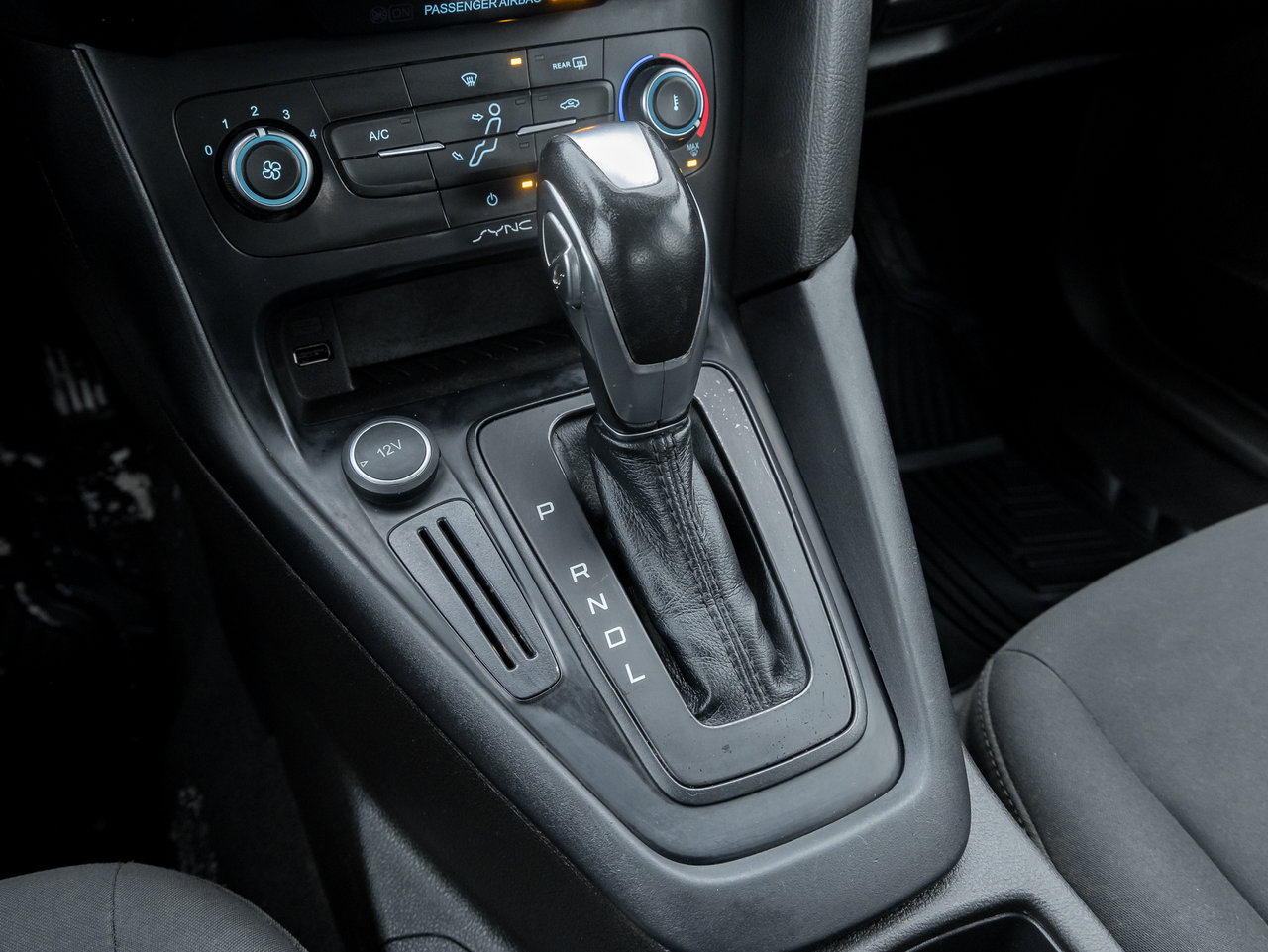 Ford Focus 4dr Sdn SE   AS IS 2016-13