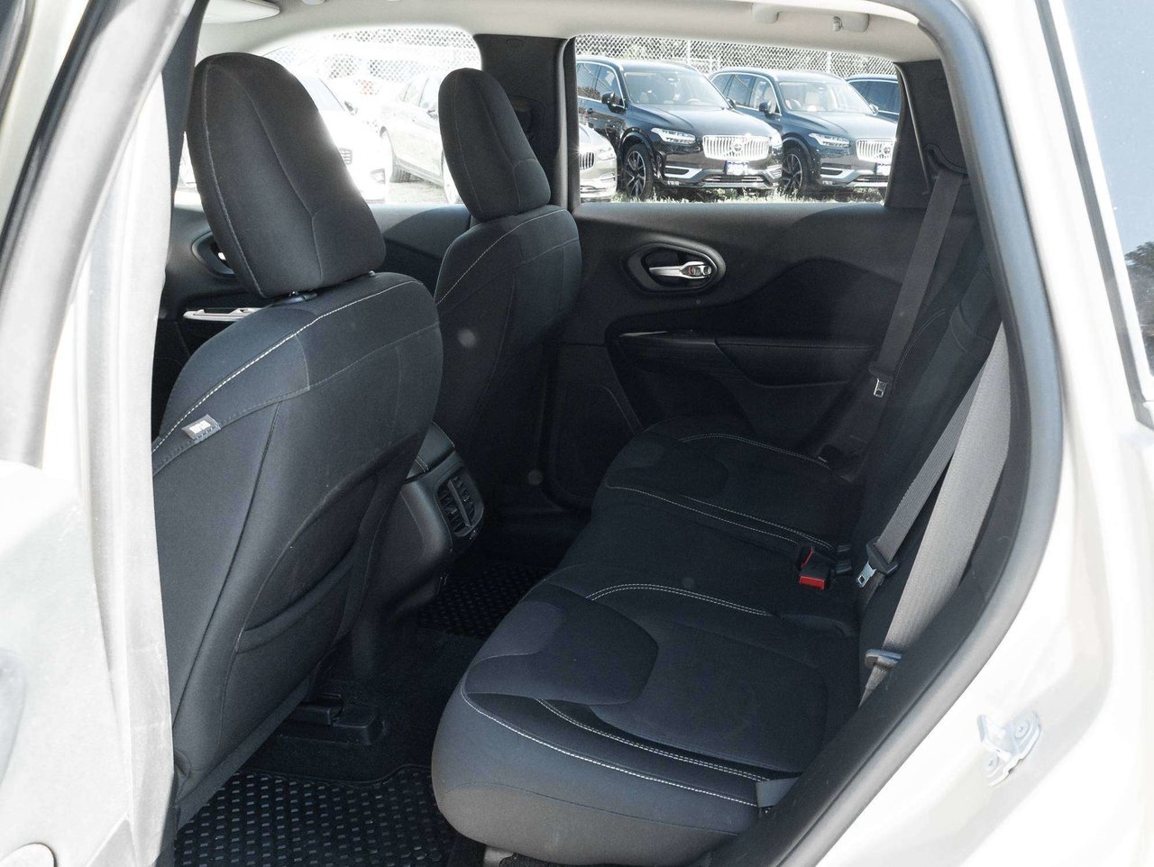 2015 Jeep Cherokee North-19