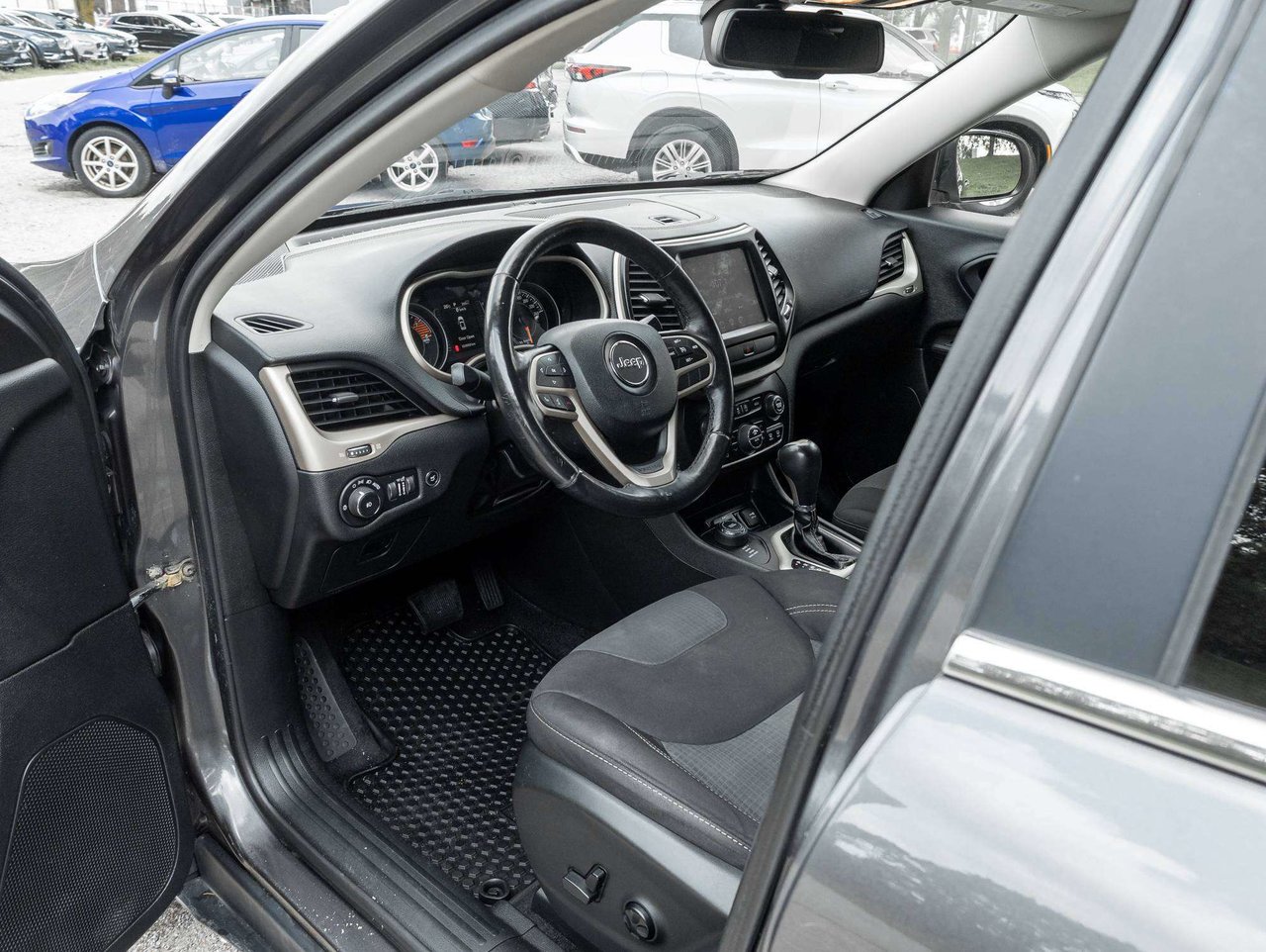 Jeep Cherokee North   TRADE IN   AS IS 2017-6