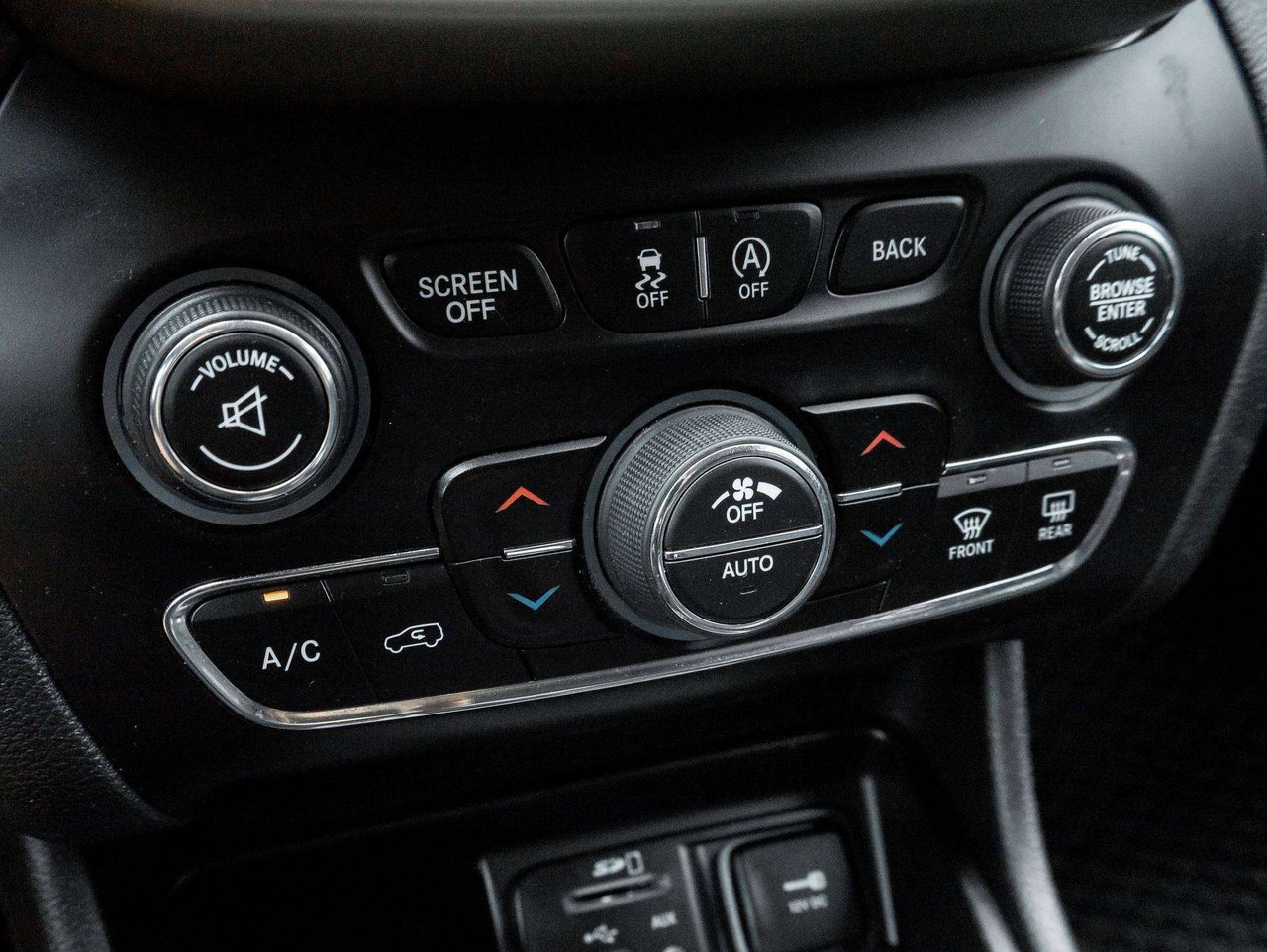 Jeep Cherokee North   TRADE IN   AS IS 2017-16