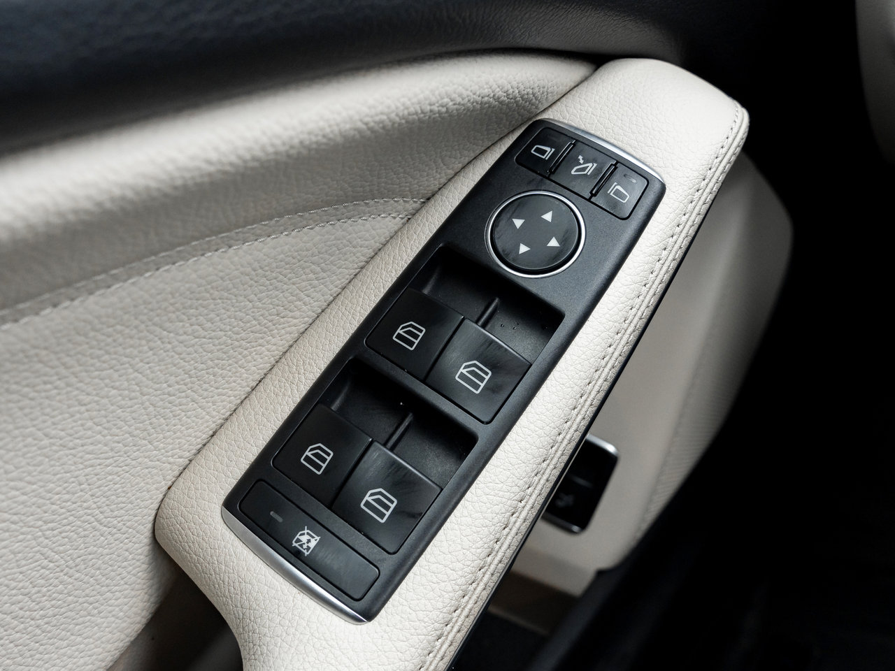 Mercedes-Benz GLA 250 4MATIC SUV LOW MILEAGE ONE OWNER  TRADE IN 2018-11