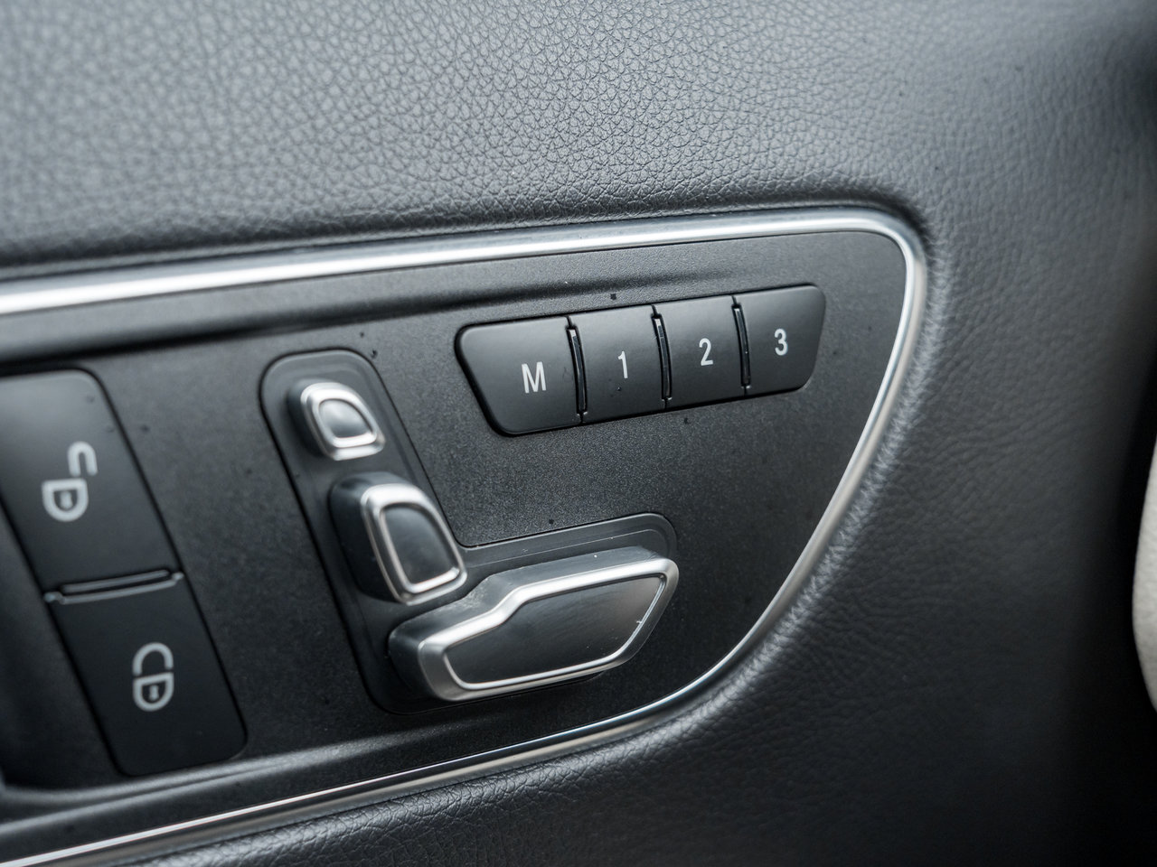 Mercedes-Benz GLA 250 4MATIC SUV LOW MILEAGE ONE OWNER  TRADE IN 2018-12