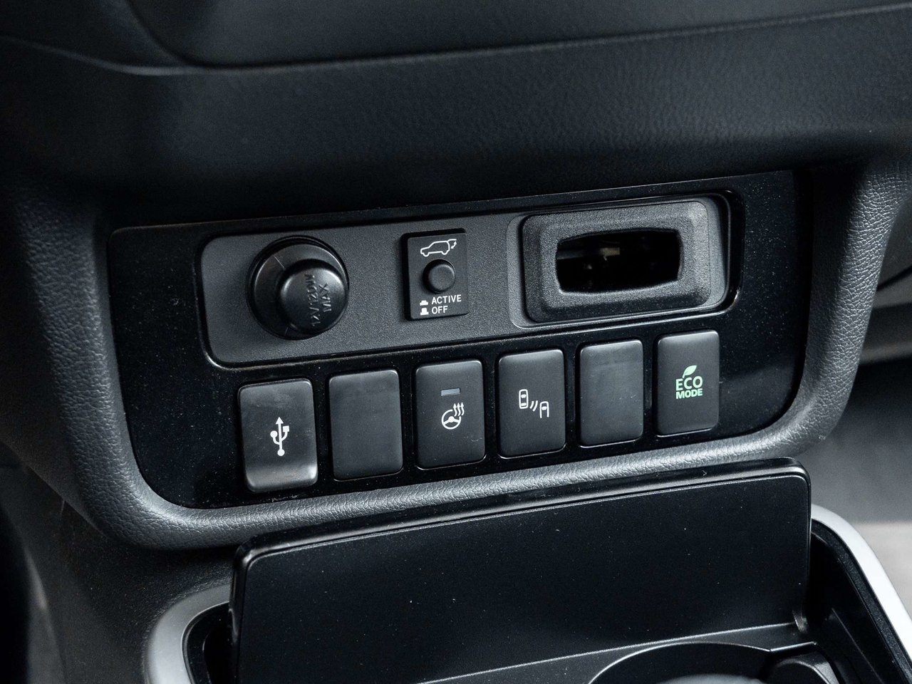 Mitsubishi Outlander GT S-AWC   FIANCNE AS LOW AS 7.99% 2020-15