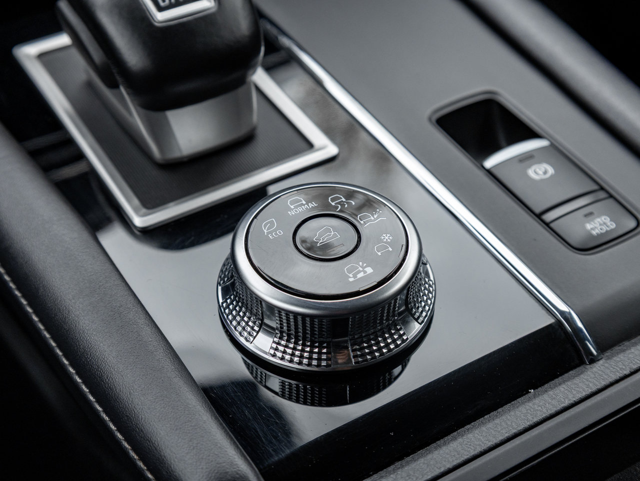 Mitsubishi Outlander ES S-AWC CPO FINANCE RATES FOR AS LOW AS 0.90% 2023-15