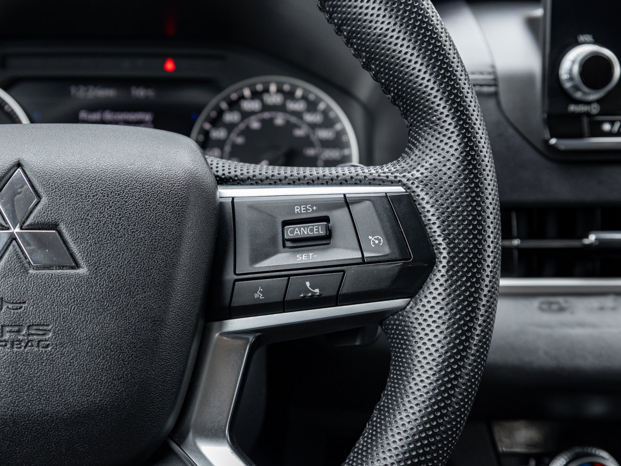 Mitsubishi Outlander ES S-AWC CPO FINANCE RATES FOR AS LOW AS 0.90% 2023-9