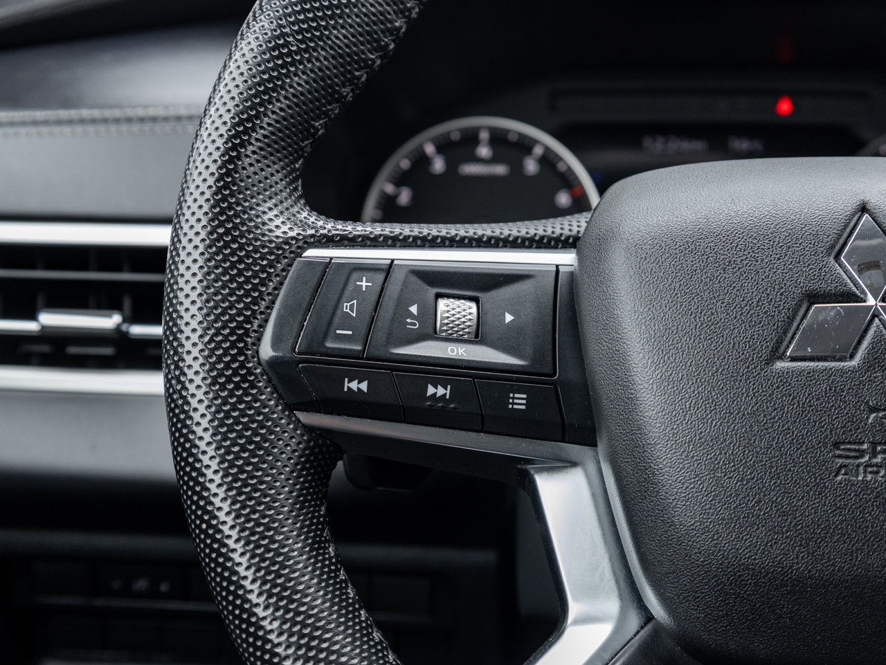 Mitsubishi Outlander ES S-AWC CPO FINANCE RATES FOR AS LOW AS 0.90% 2023-8