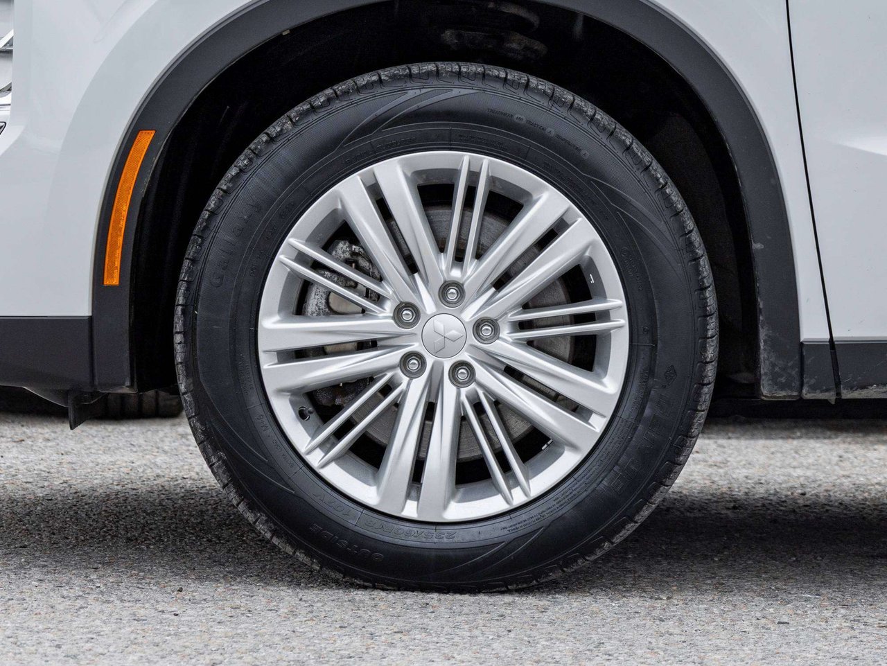 Mitsubishi Outlander ES S-AWC CPO FINANCE RATES FOR AS LOW AS 0.90% 2023-3