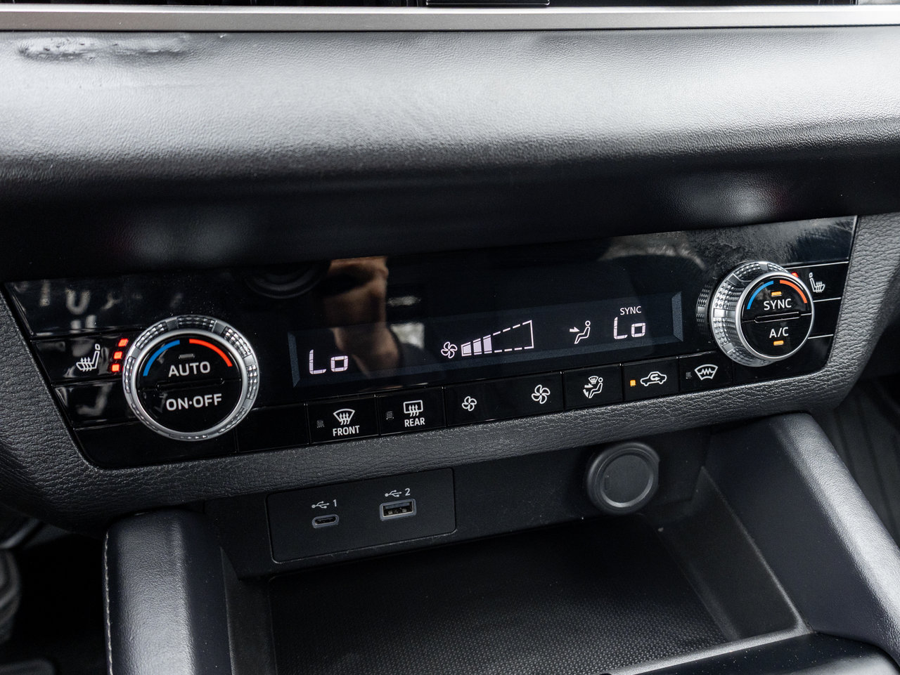 Mitsubishi Outlander ES S-AWC CPO FINANCE RATES FOR AS LOW AS 0.90% 2023-16