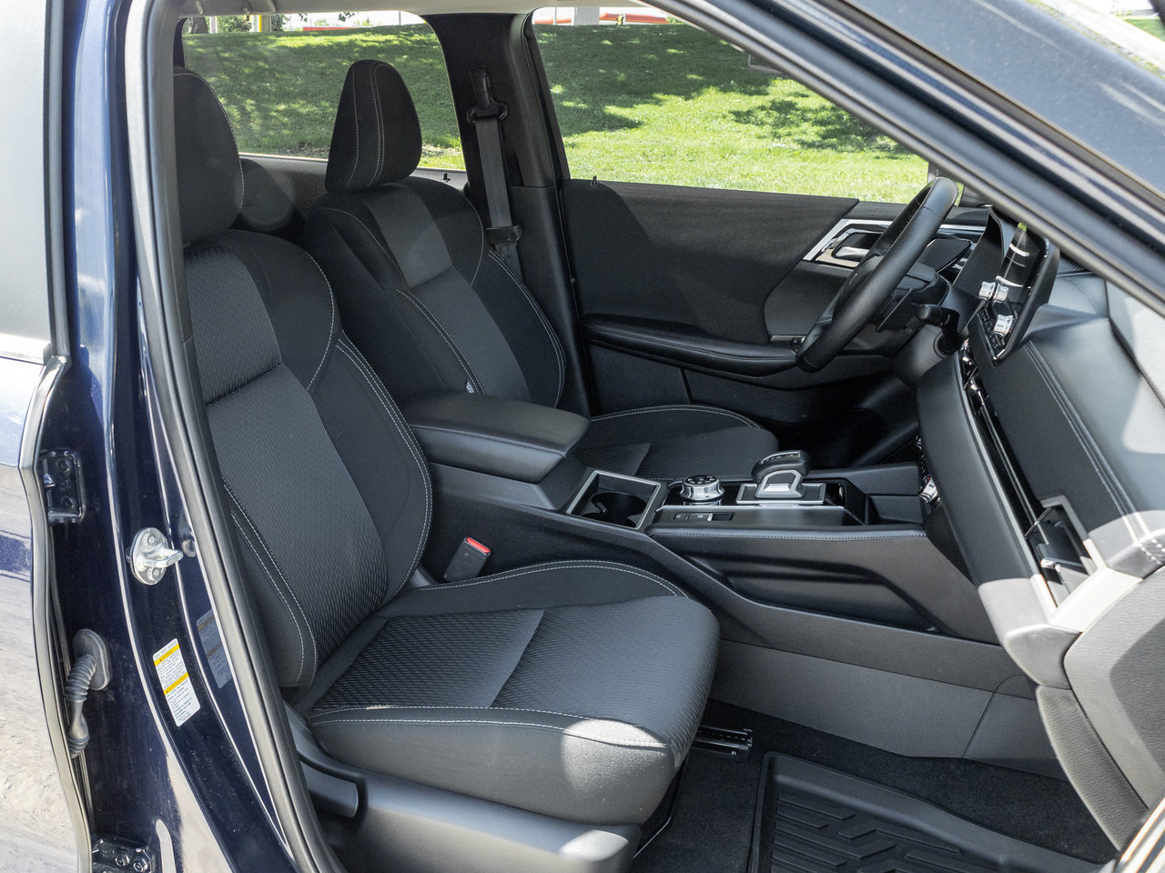 2024 Mitsubishi Outlander SE S-AWC CPO FINANCE RATES FOR AS LOW AS 0.90%-19
