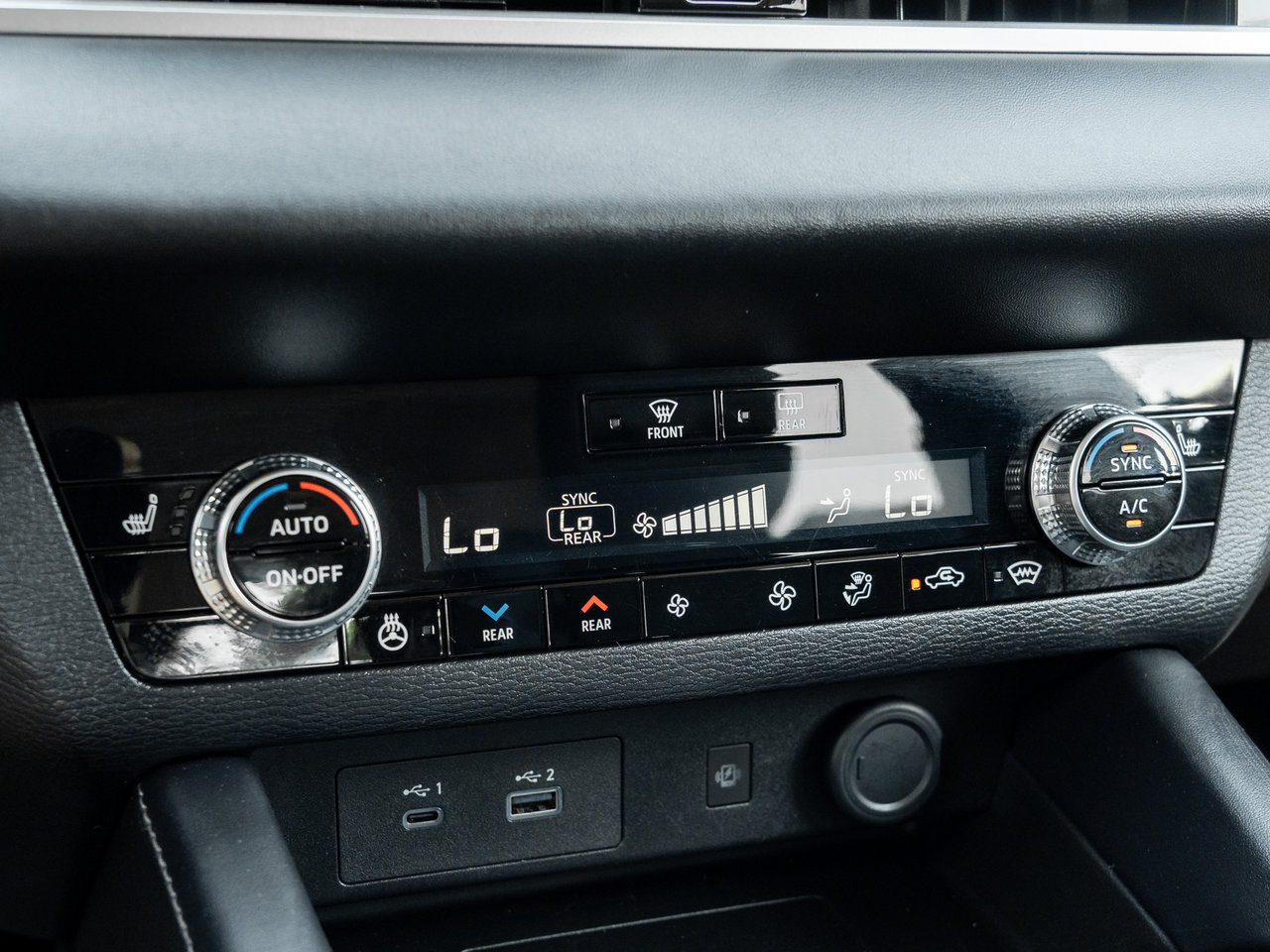 2024 Mitsubishi Outlander LE S-AWC   CPO FINANCE RATES FOR AS LOW AS 0.90%-16