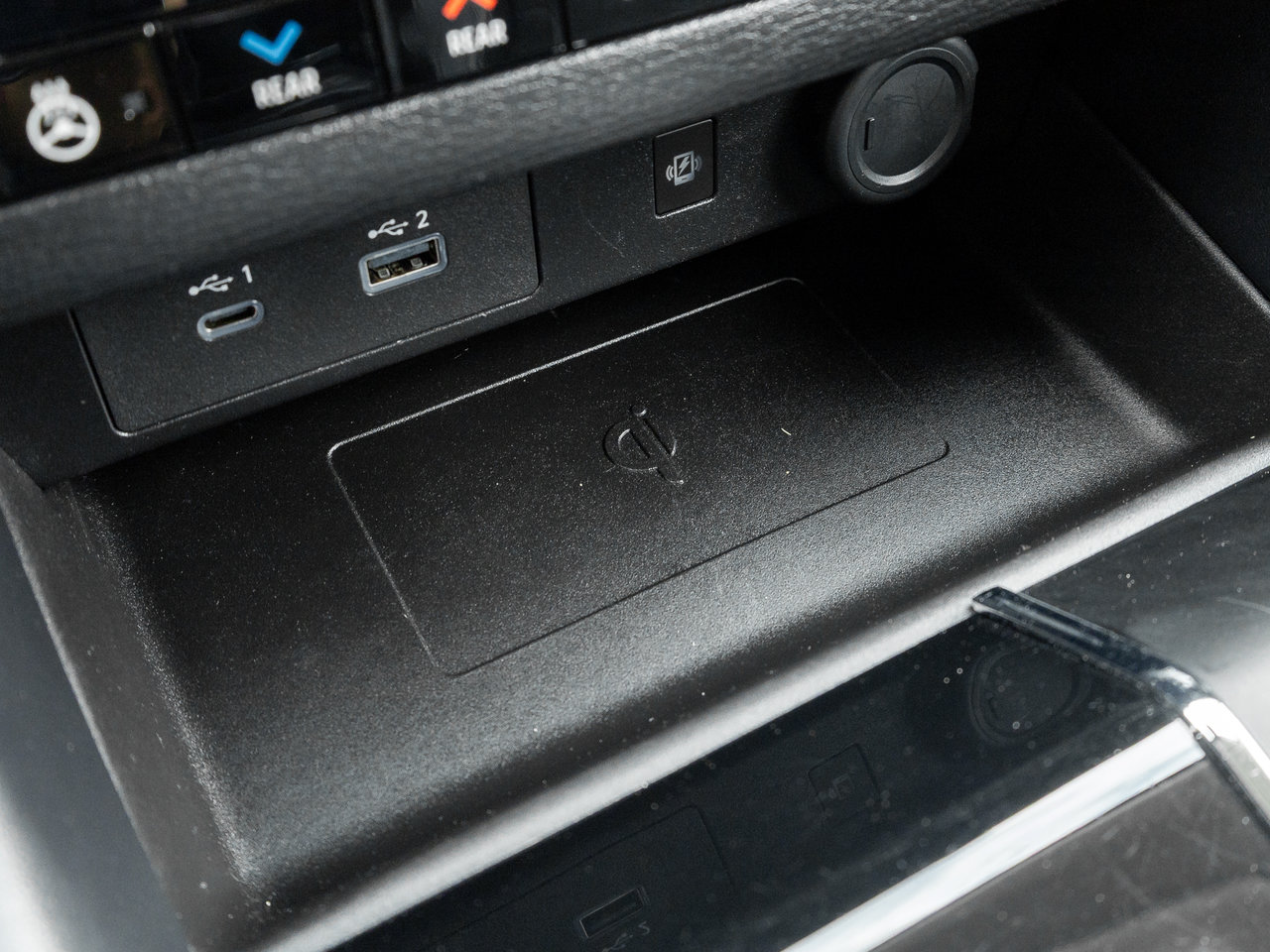 Mitsubishi Outlander LE S-AWC   CPO FINANCE RATES FOR AS LOW AS 0.90% 2024-17