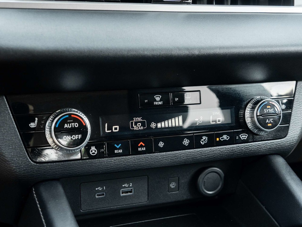 2024 Mitsubishi Outlander LE S-AWC   CPO FINANCE RATES FOR AS LOW AS 0.90%-16