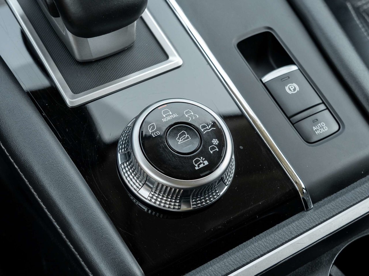2024 Mitsubishi Outlander LE S-AWC   CPO FINANCE RATES FOR AS LOW AS 0.90%-14