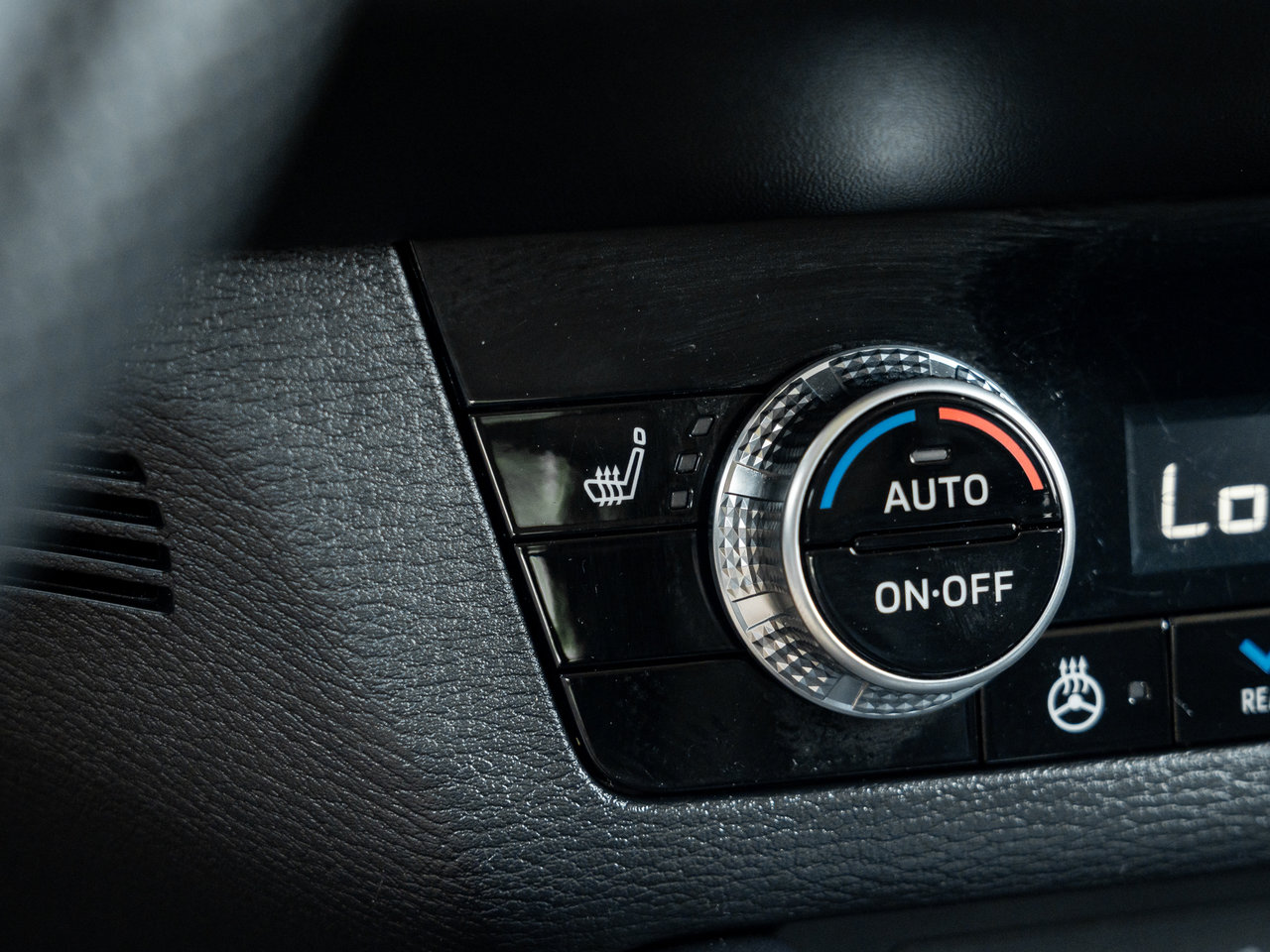 2024 Mitsubishi Outlander LE S-AWC   CPO FINANCE RATES FOR AS LOW AS 0.90%-17