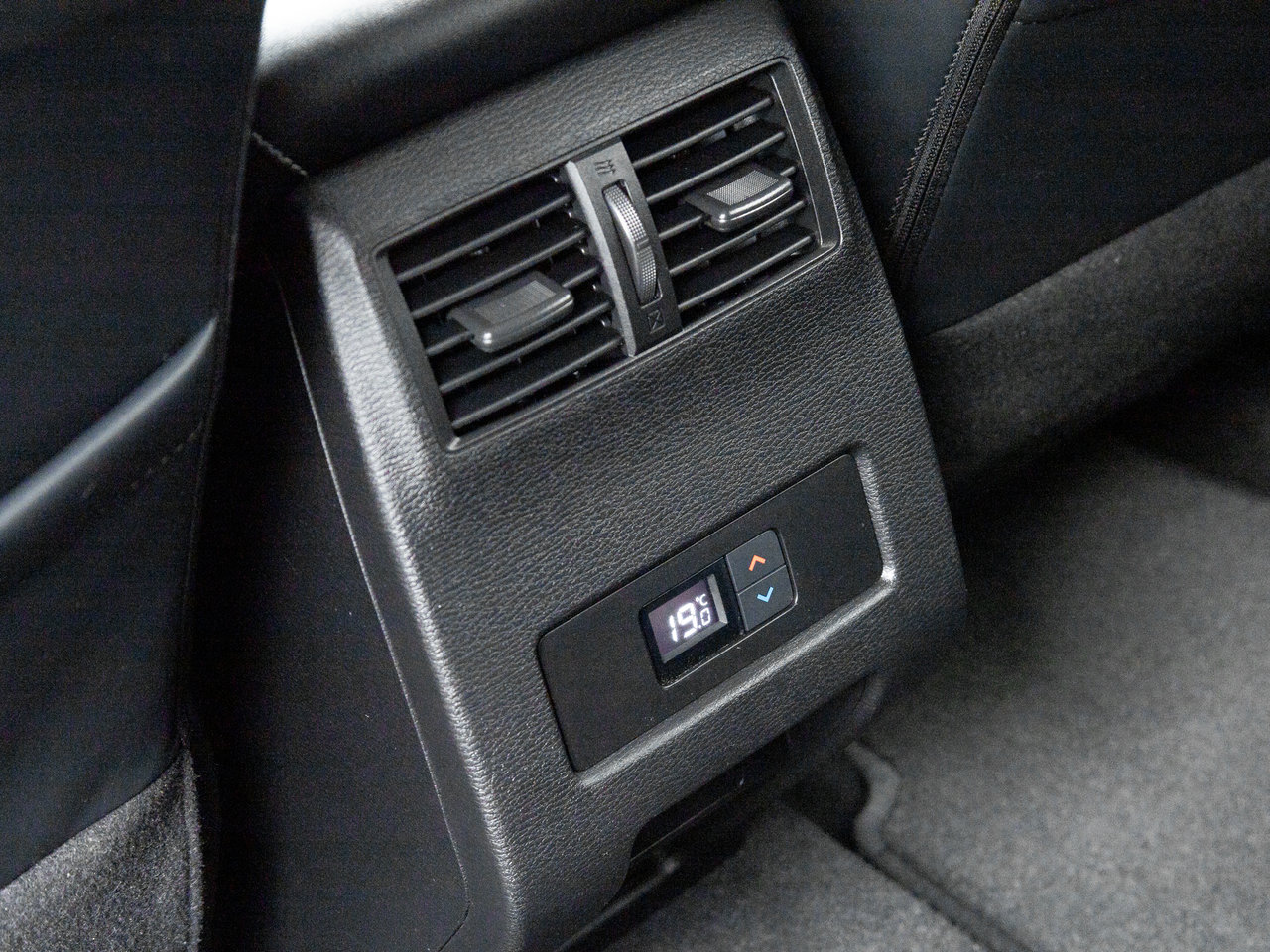 Mitsubishi Outlander LE S-AWC   CPO FINANCE RATES FOR AS LOW AS 0.90% 2024-21