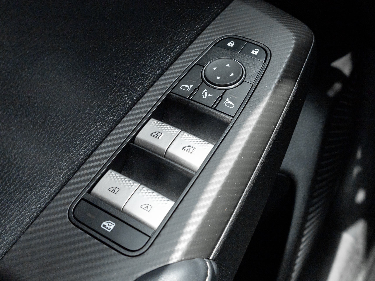 Mitsubishi Outlander LE S-AWC   CPO FINANCE RATES FOR AS LOW AS 0.90% 2024-12