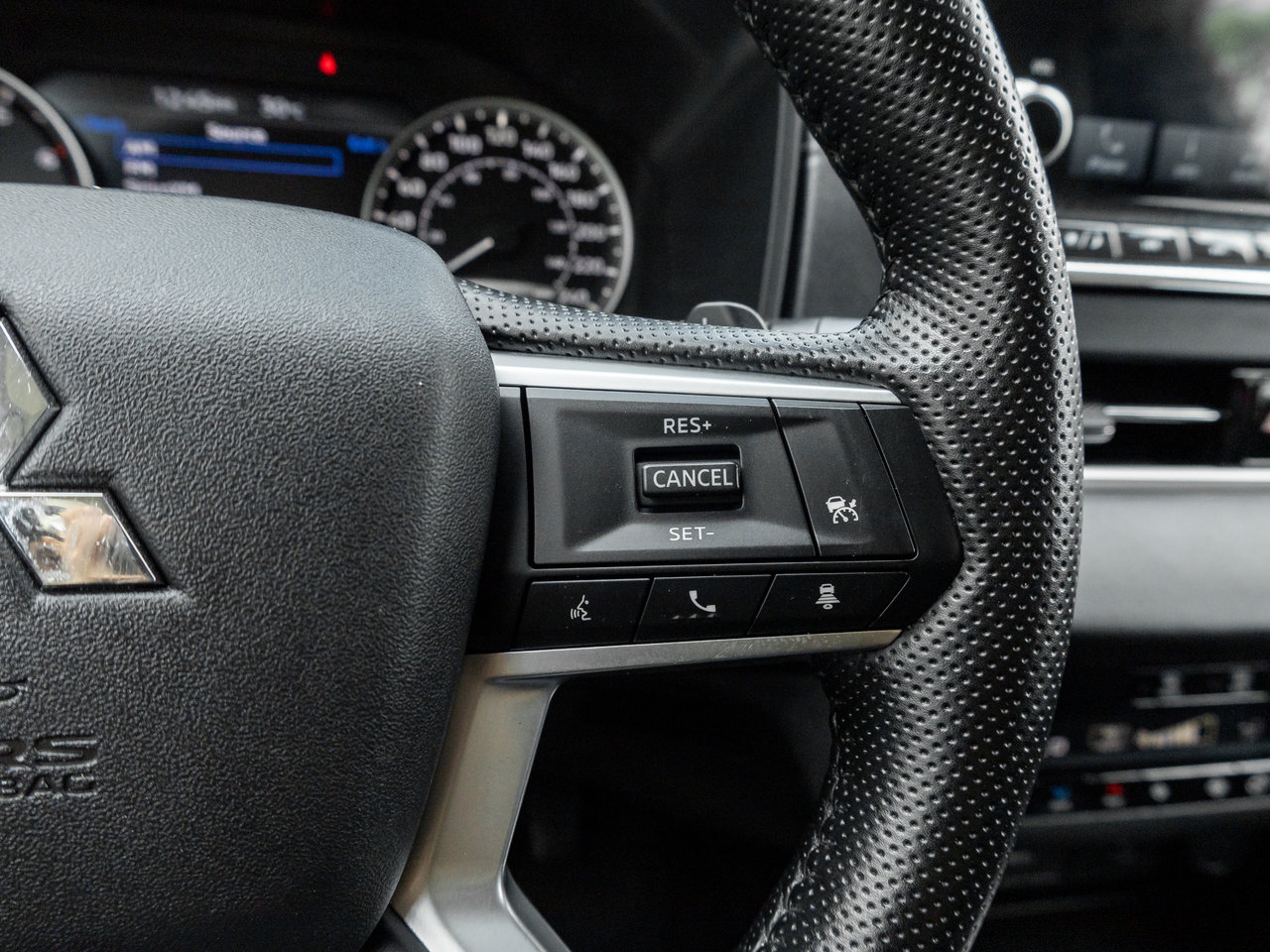 Mitsubishi Outlander LE S-AWC   CPO FINANCE RATES FOR AS LOW AS 0.90% 2024-8