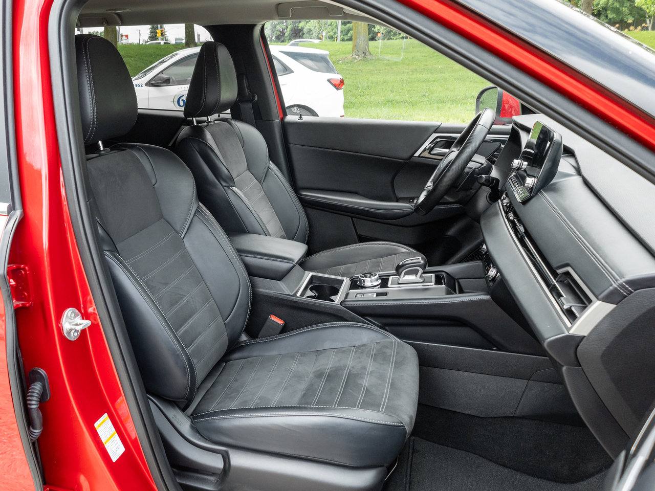 Mitsubishi Outlander LE S-AWC   CPO FINANCE RATES FOR AS LOW AS 0.90% 2024-19