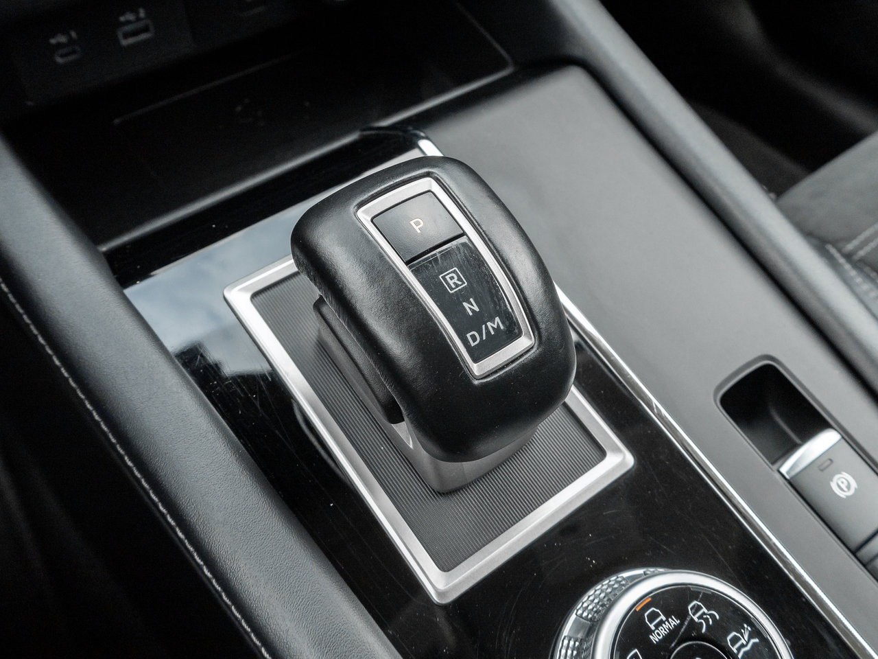 Mitsubishi Outlander LE S-AWC   CPO FINANCE RATES FOR AS LOW AS 0.90% 2024-14