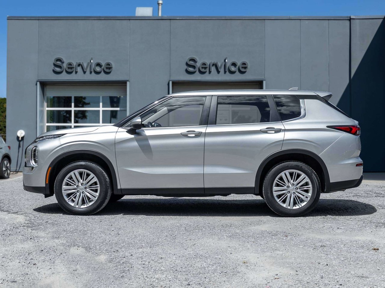 2024 Mitsubishi Outlander ES-2
