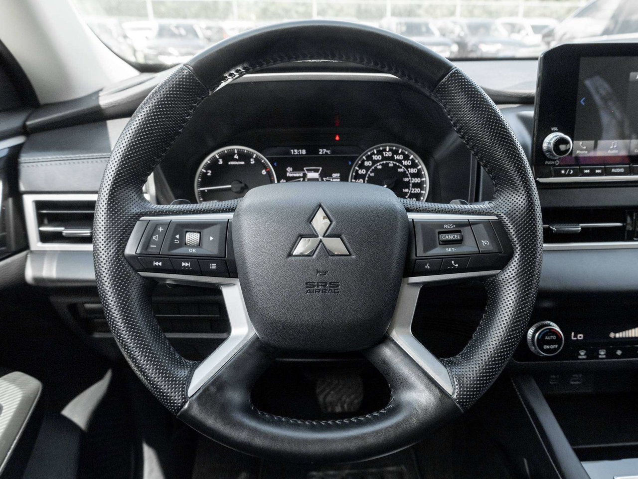 2024 Mitsubishi Outlander ES-7