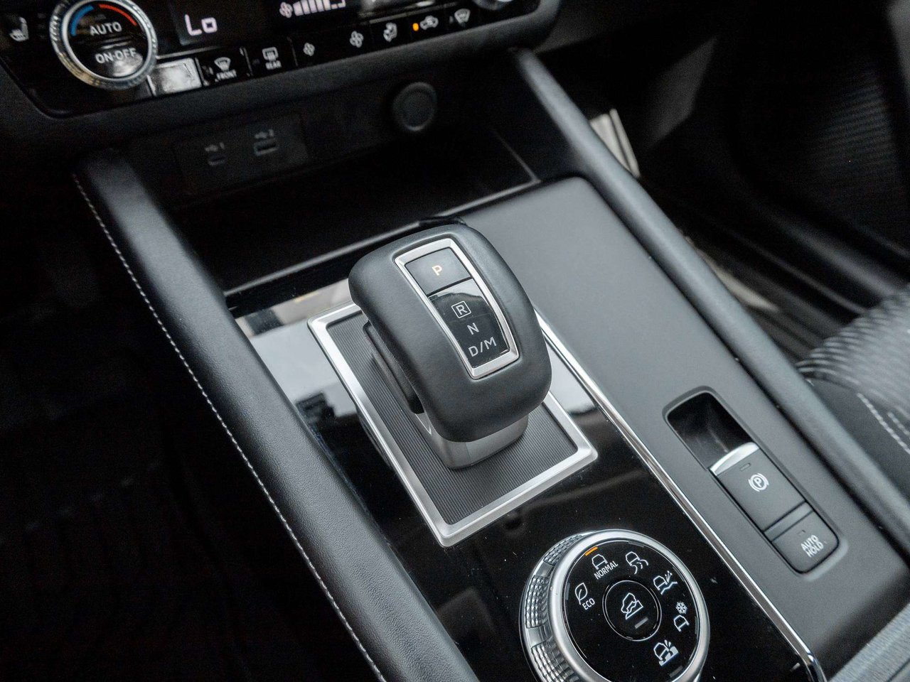2024 Mitsubishi Outlander ES-10