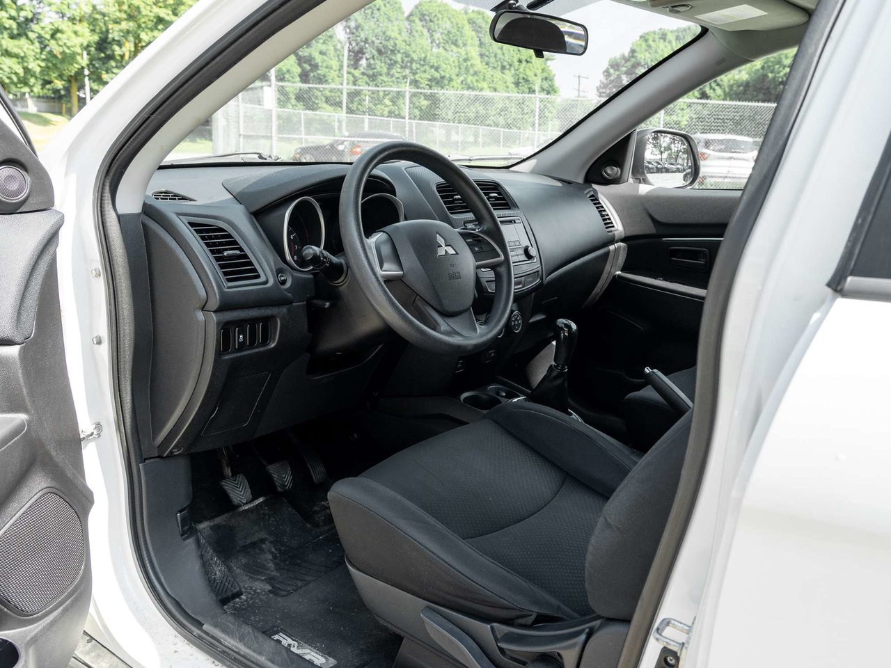 Mitsubishi RVR 2WD 4dr Manual ES   AS IS 2015-6