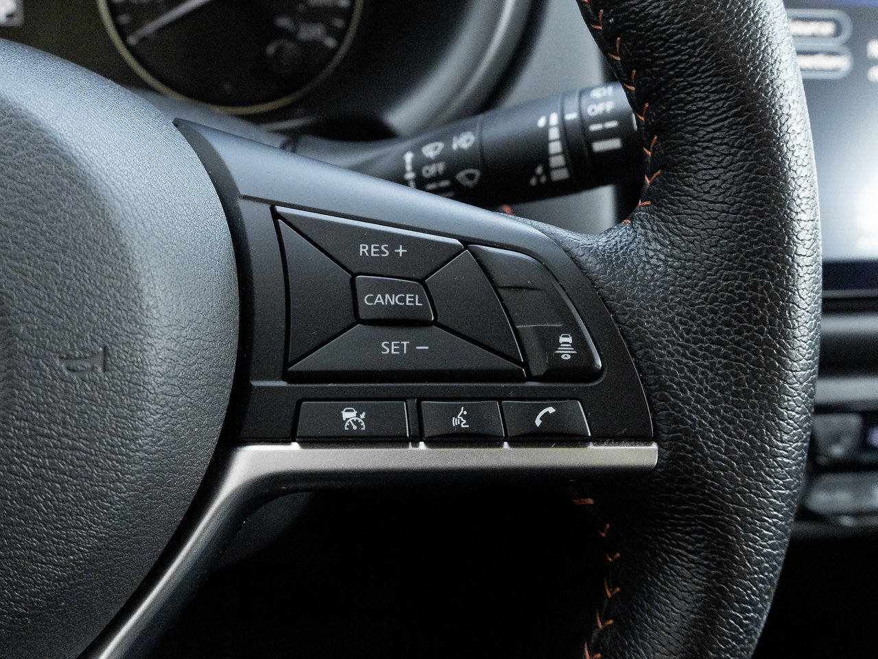Nissan Kicks SR FWD  TRADE IN  NO ACCIDENTS  ONE OWNER 2021-9