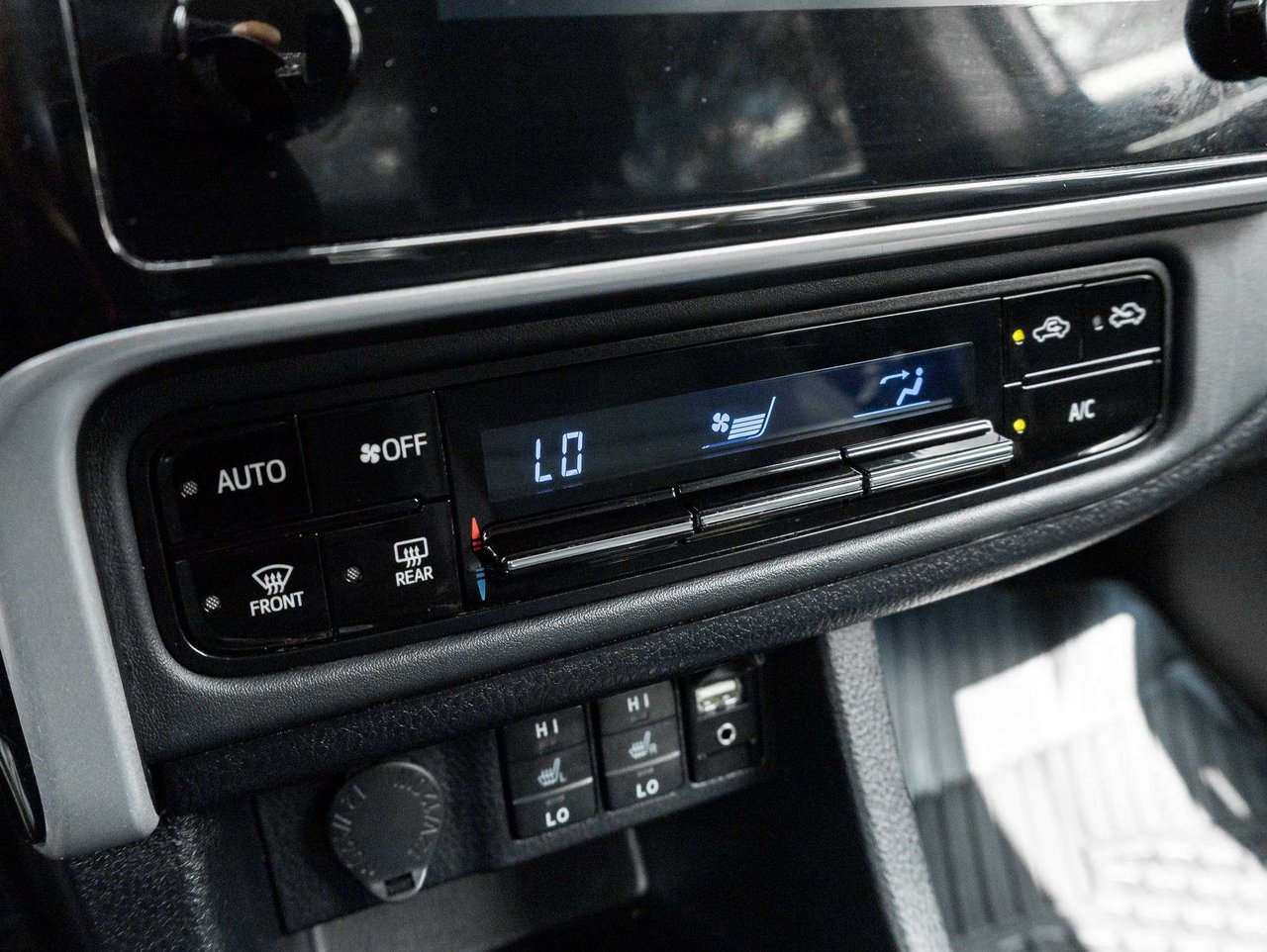 2019 Toyota Corolla LE   SAFETY CERTIFIED   TRADE IN   FINANCING AVAIL-17