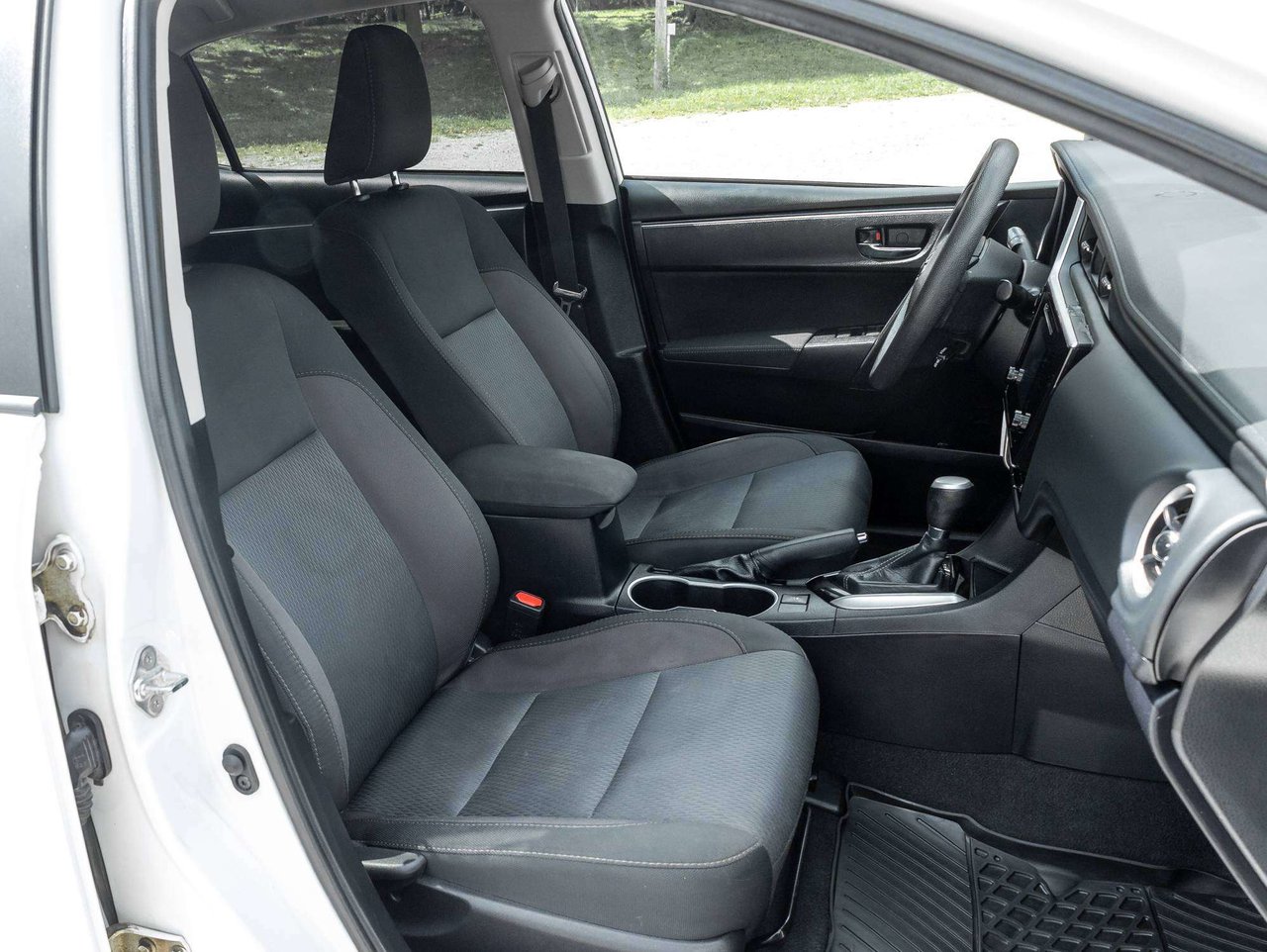 2019 Toyota Corolla LE   SAFETY CERTIFIED   TRADE IN   FINANCING AVAIL-19